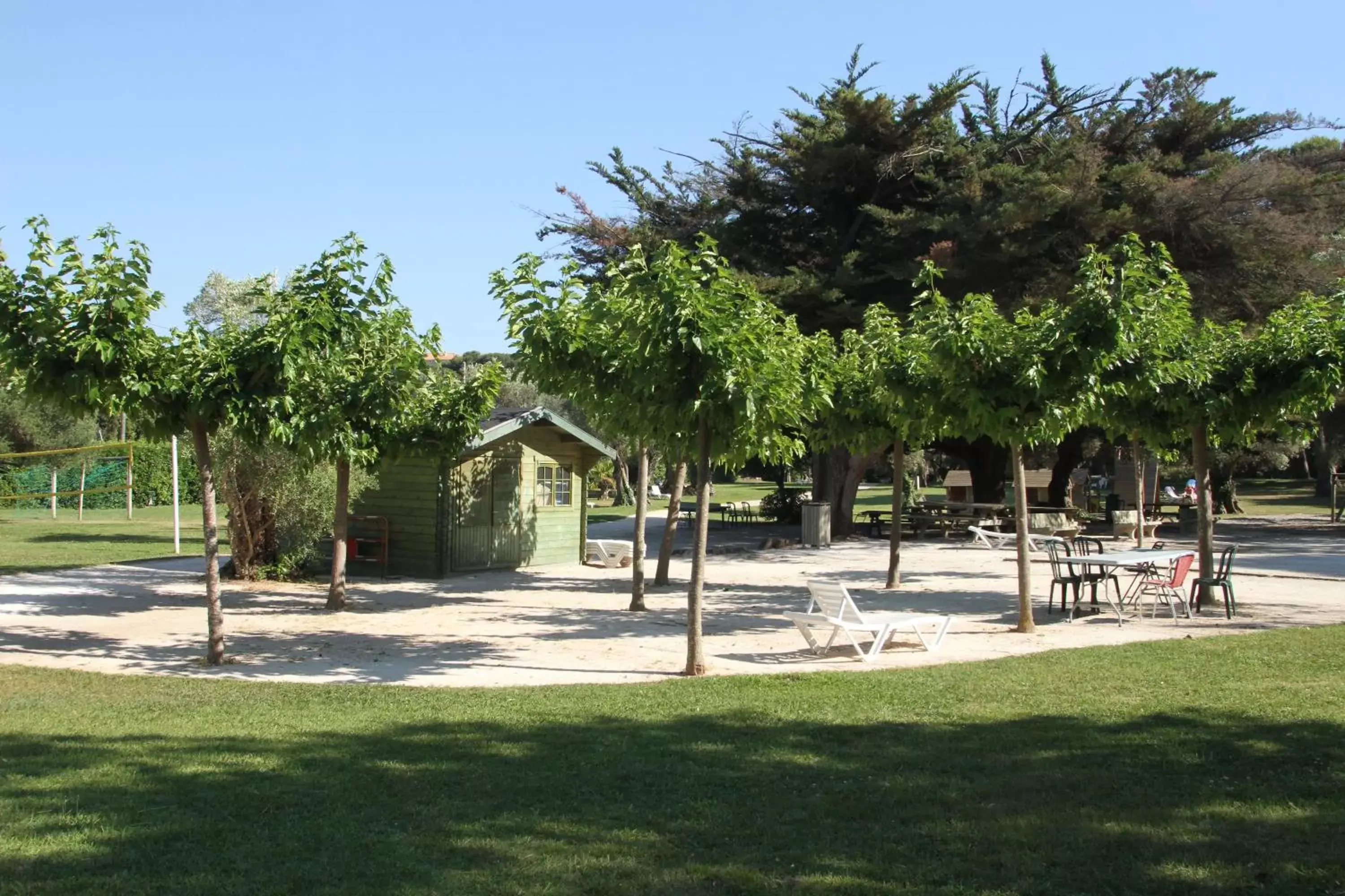 Garden, Property Building in Hôtel Club la Font des Horts