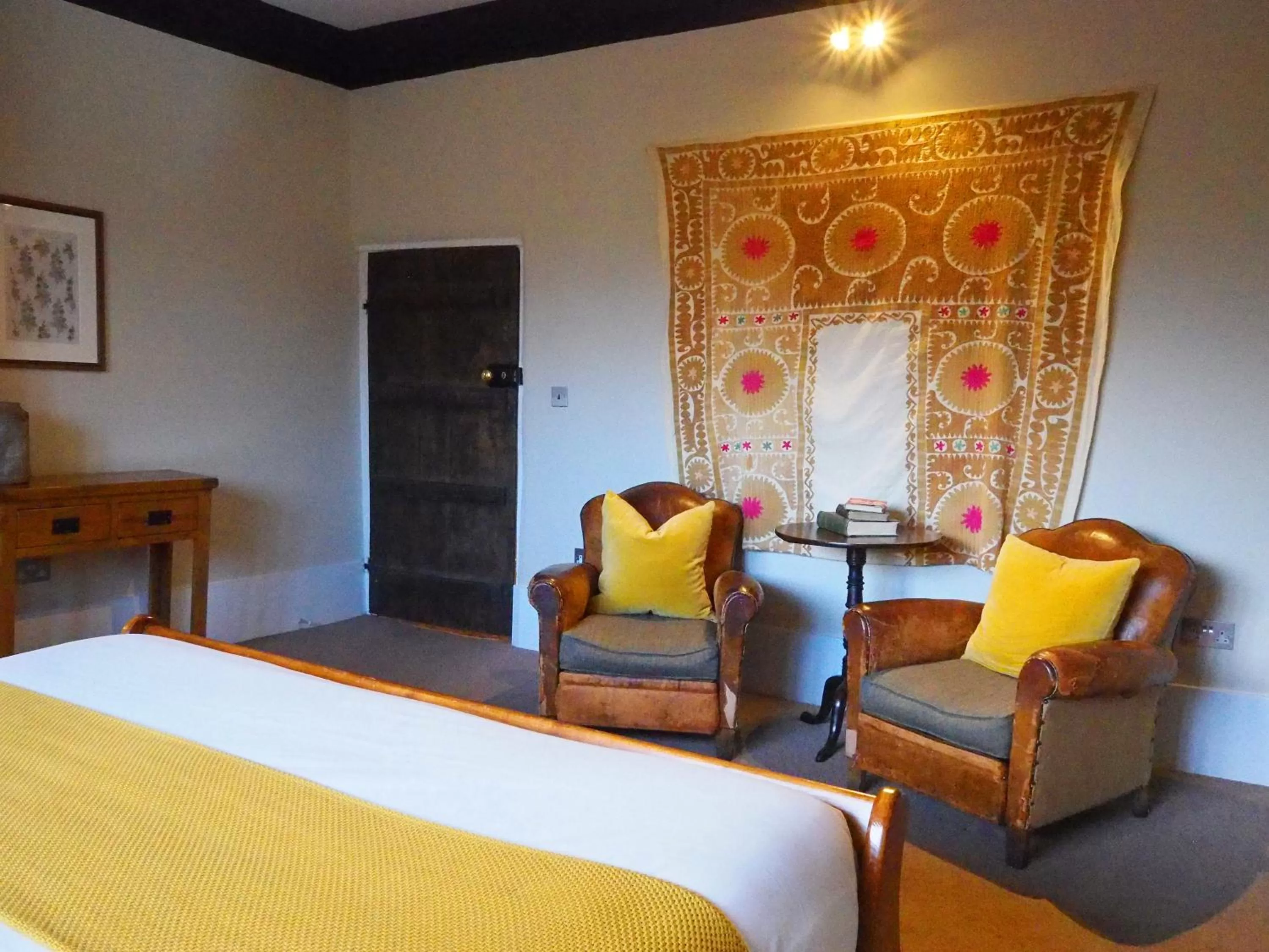 Seating area, Bed in Bear and Ragged Staff