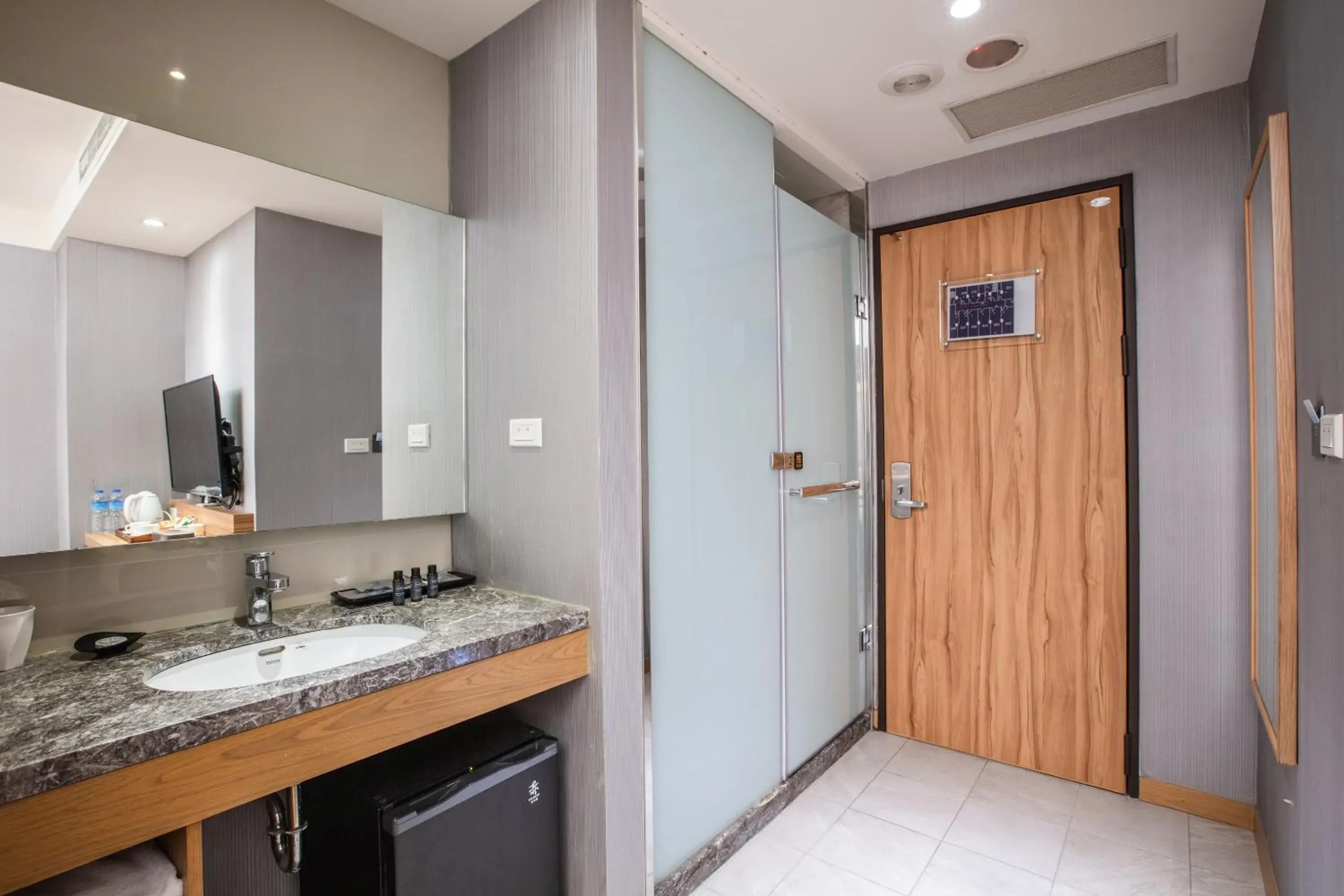 Photo of the whole room, Bathroom in Hotel Cloud