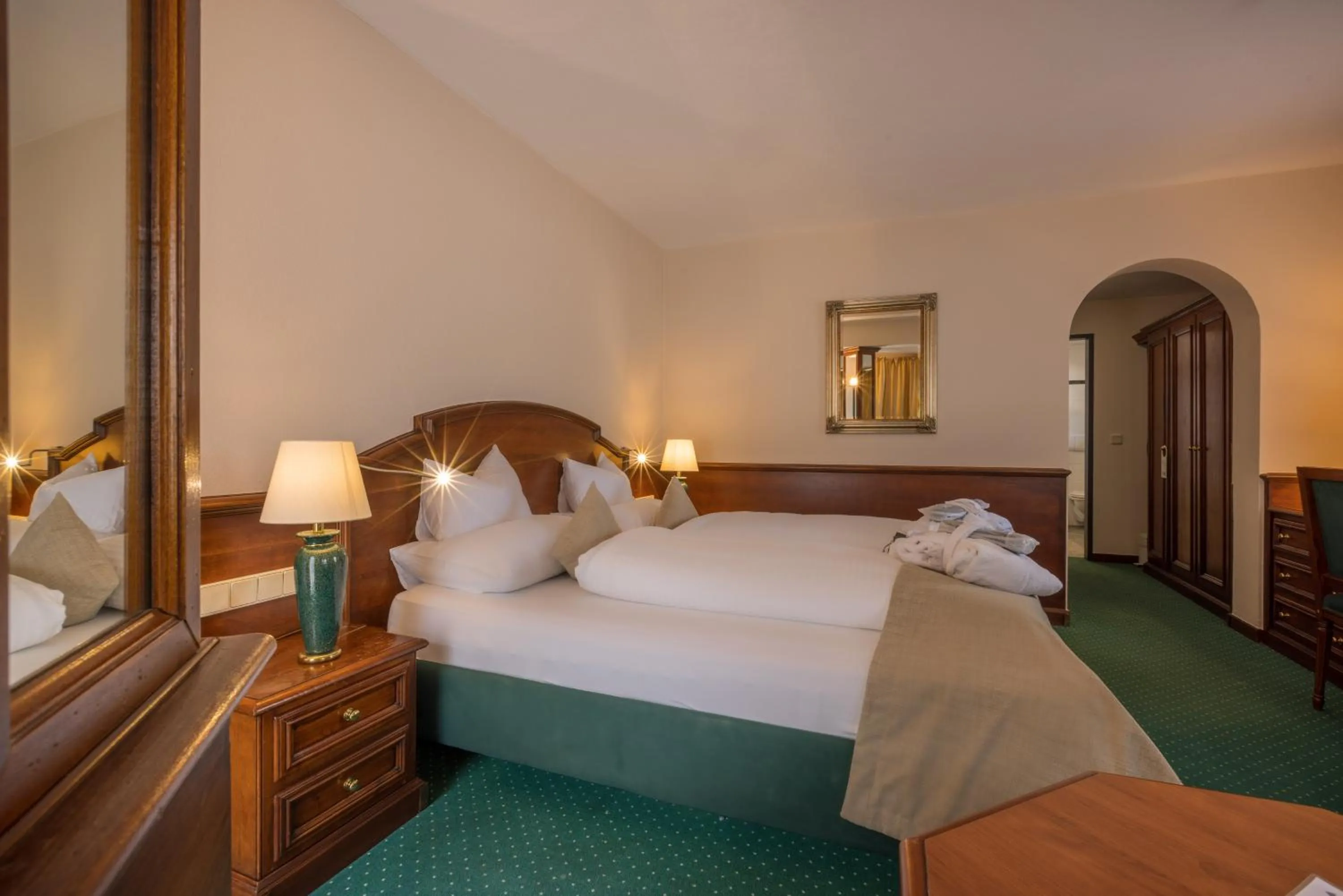 Bed in MANNI das Hotel