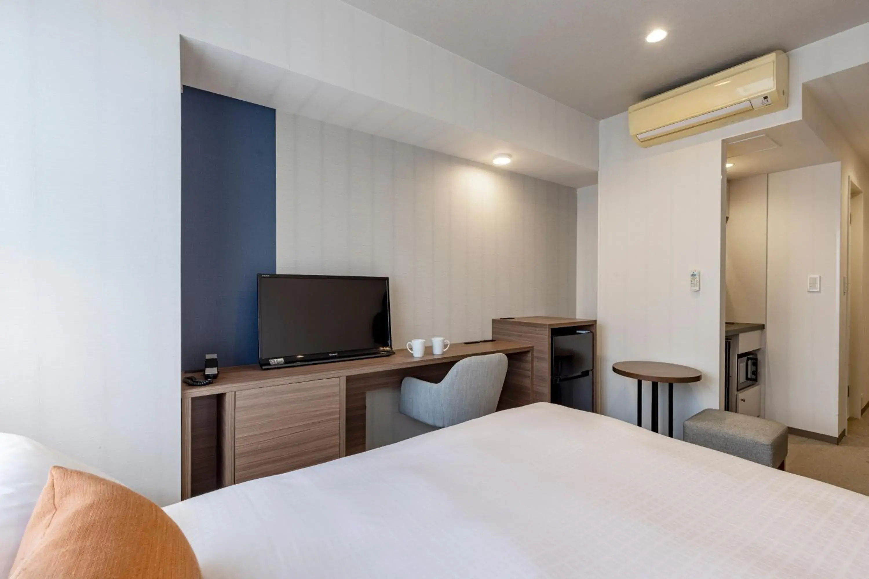 Photo of the whole room, Bed in Tokyu Stay Aoyama Premier
