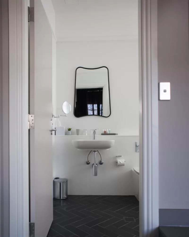 Bathroom in Mrs Banks Hotel