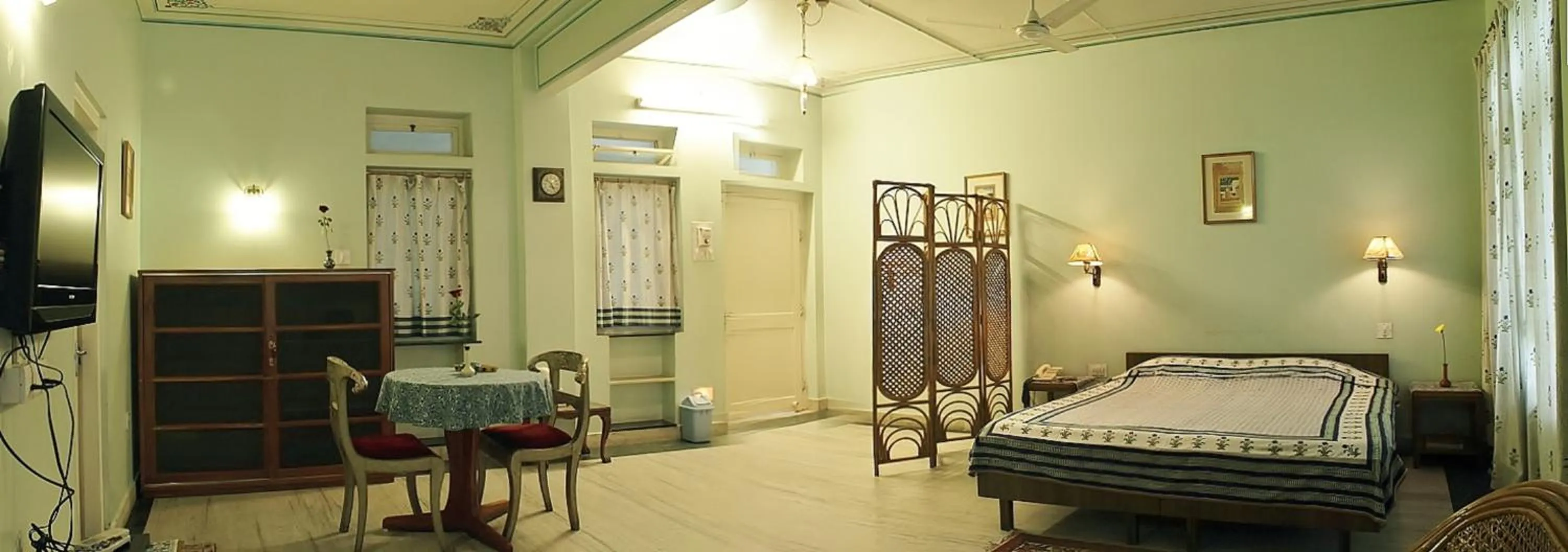 Photo of the whole room, Bed in Tara Niwas