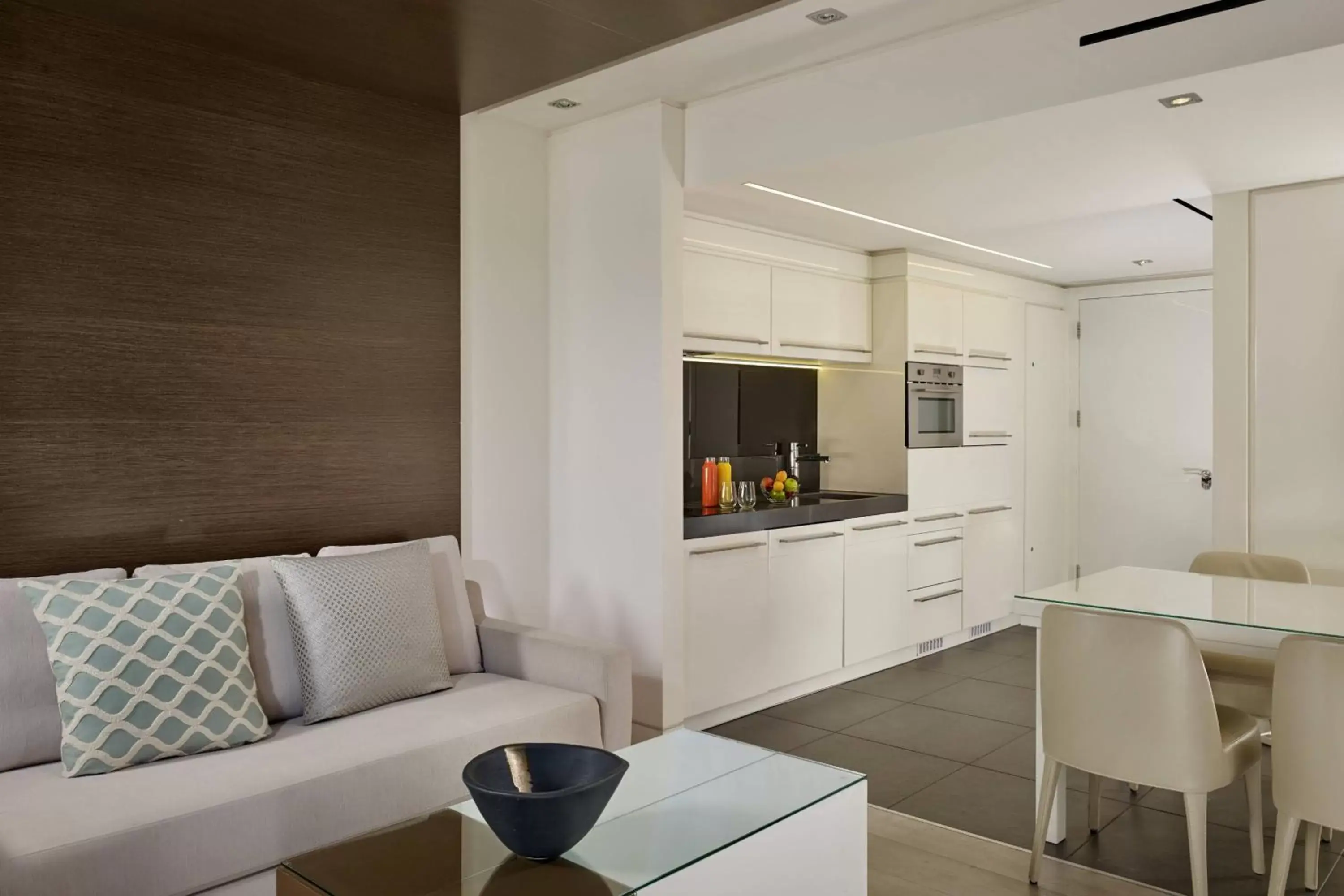 Kitchen or kitchenette, Seating Area in The Ritz-Carlton, Herzliya