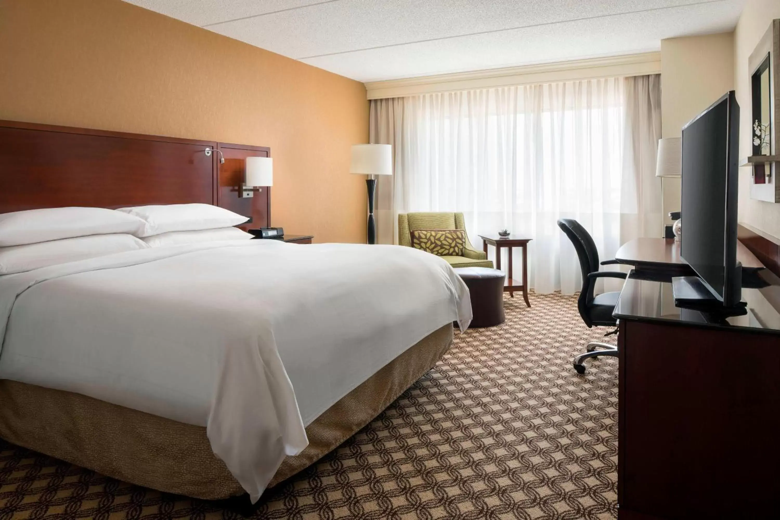 Photo of the whole room, Bed in Chicago Marriott Naperville