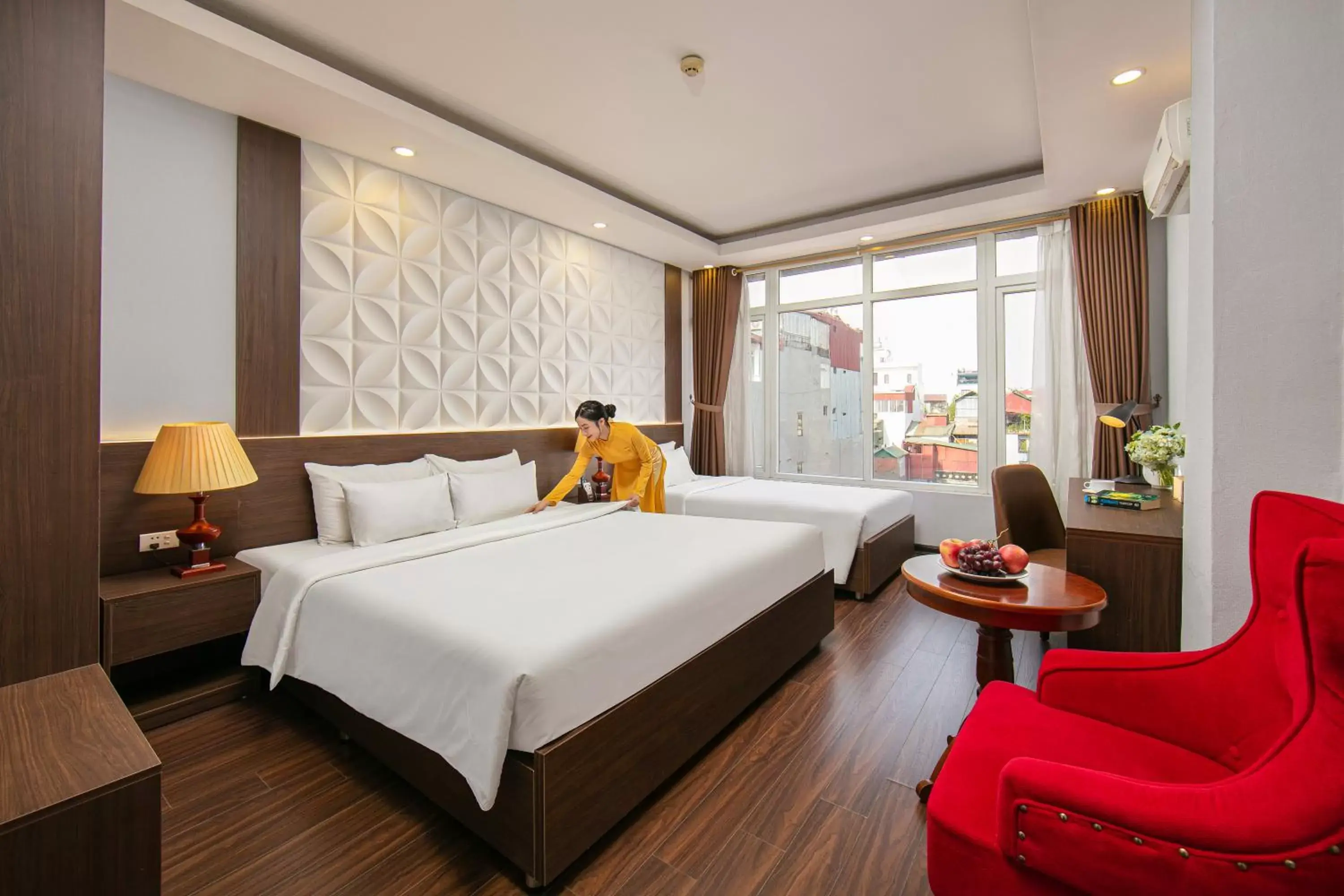 Staff in Hanoi Diamond King Hotel & Travel