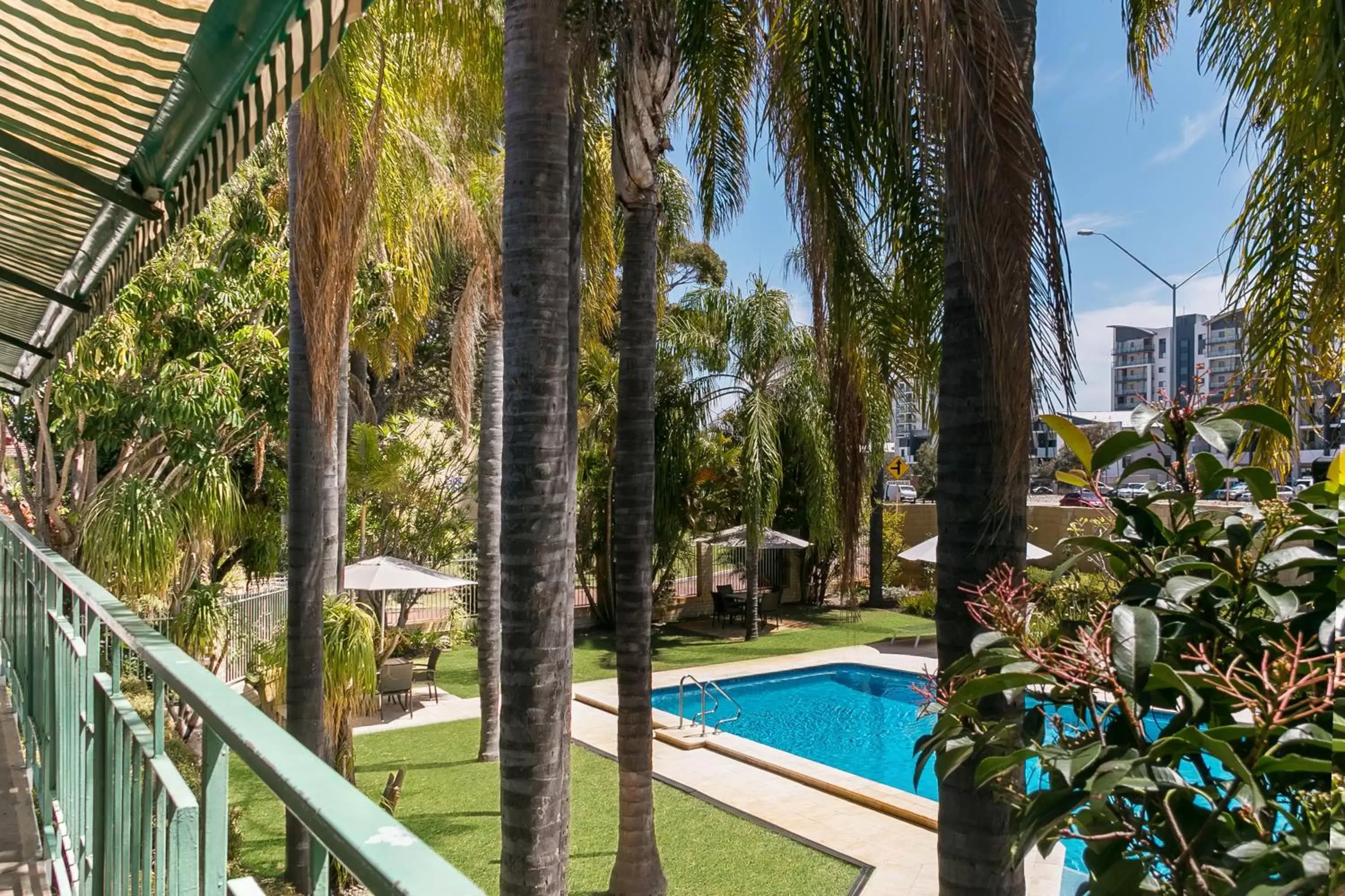 Pool view, Swimming Pool in Flag Motor Lodge