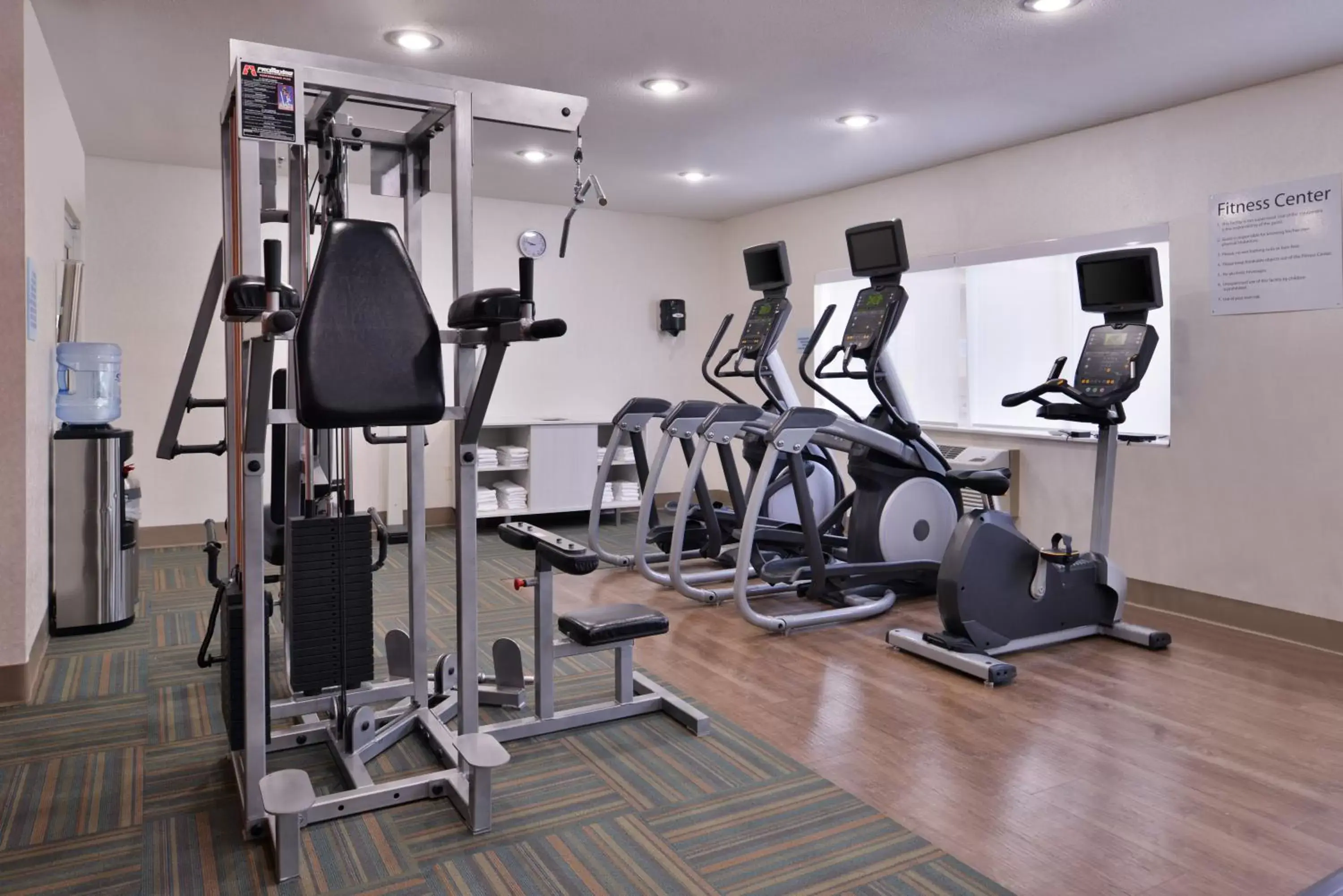 Spa and wellness centre/facilities, Fitness Center/Facilities in Holiday Inn Express Hotel & Suites Farmington, an IHG Hotel