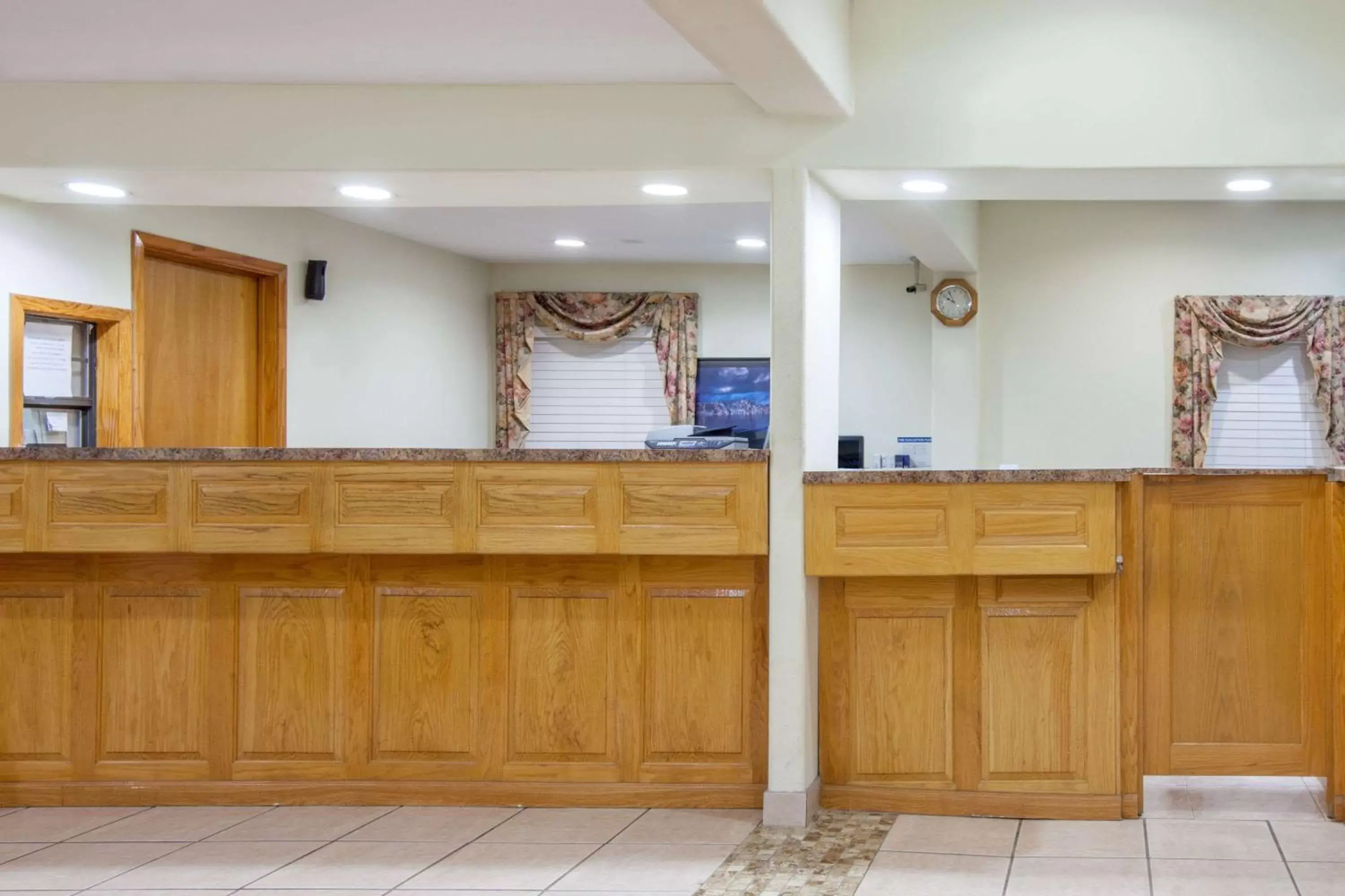 Lobby or reception, Lobby/Reception in Days Inn by Wyndham Centerville