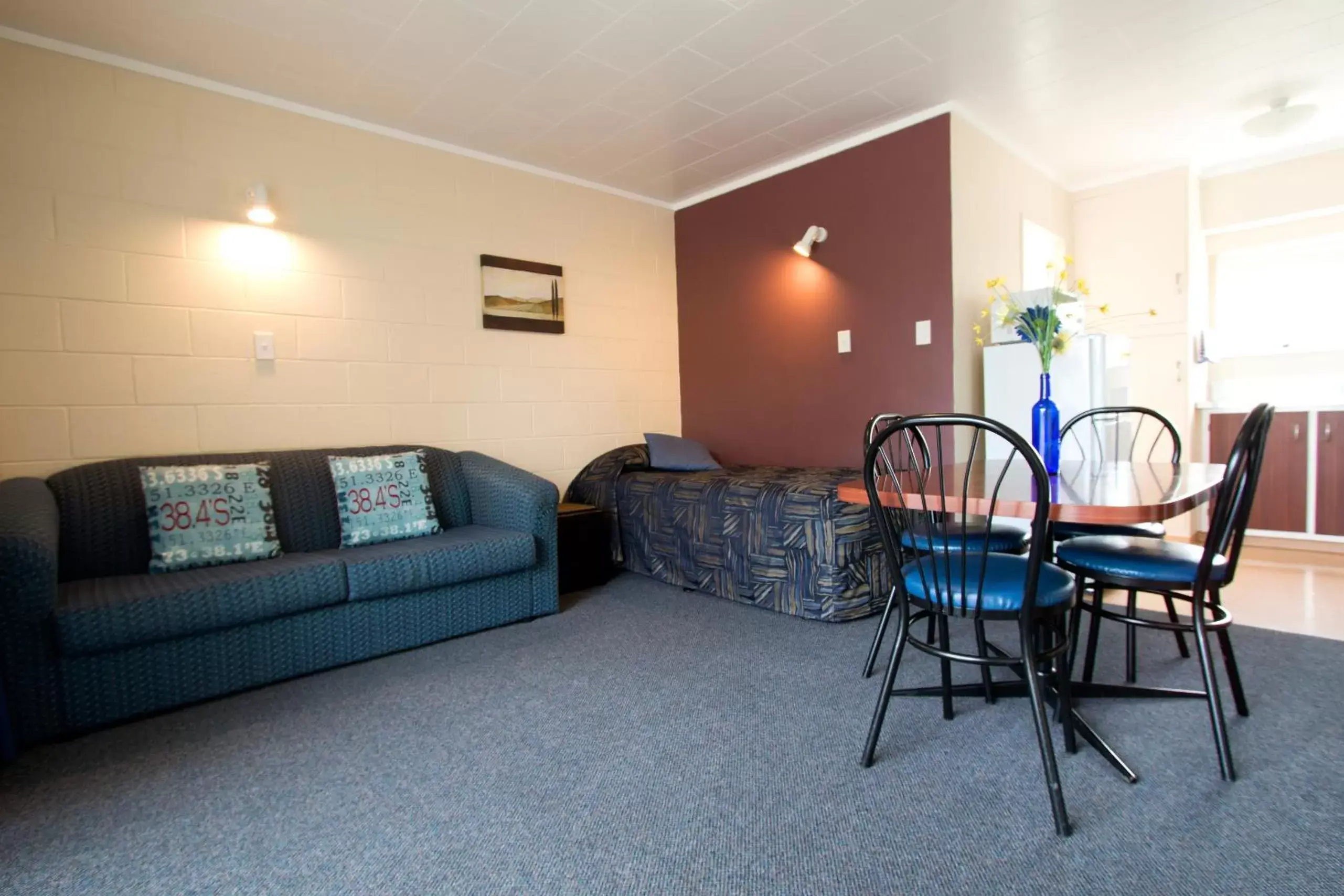 Coffee/tea facilities, Seating Area in Kapiti Gateway Motel