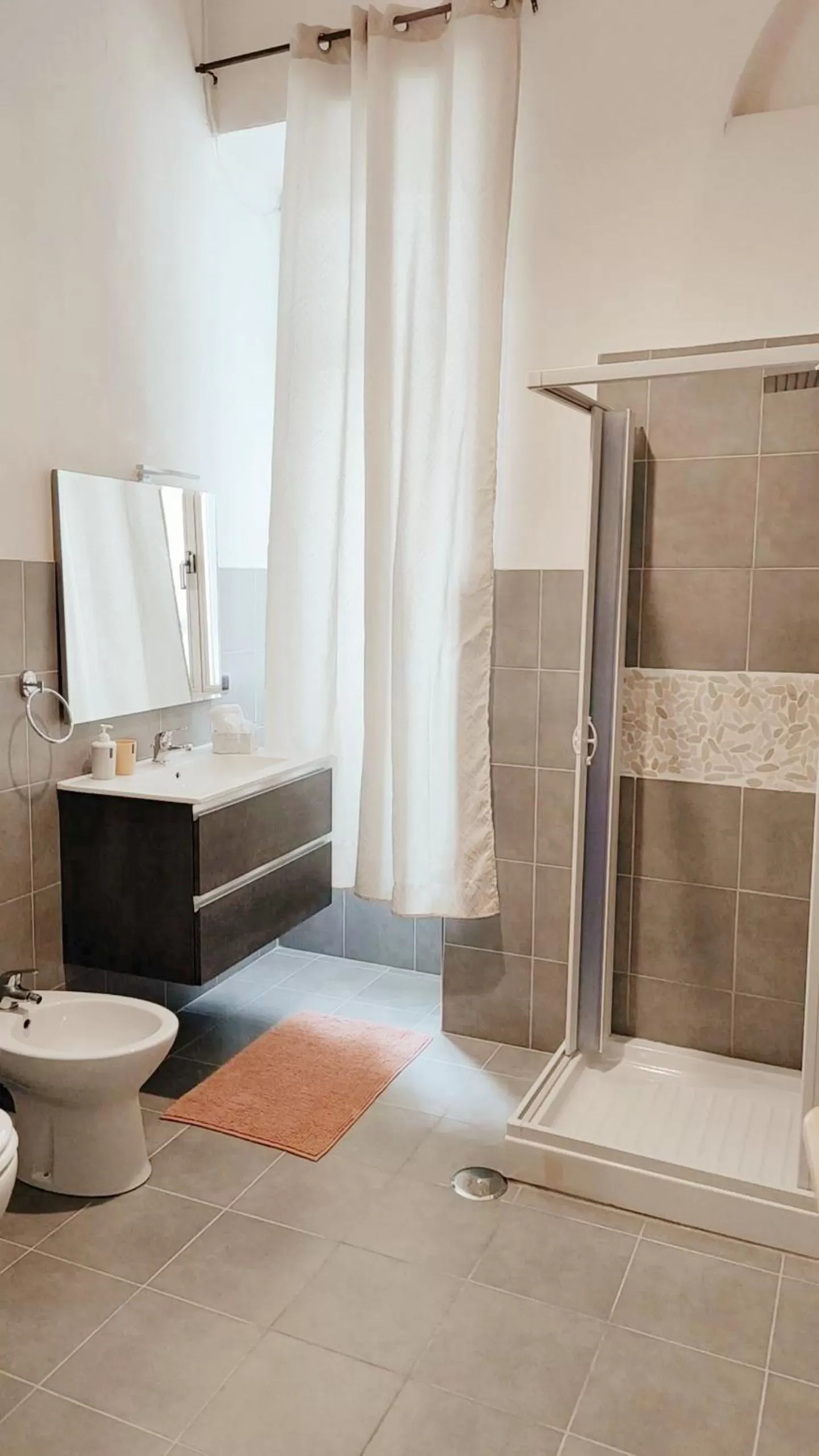 Bathroom in Domus Luigi Leone II