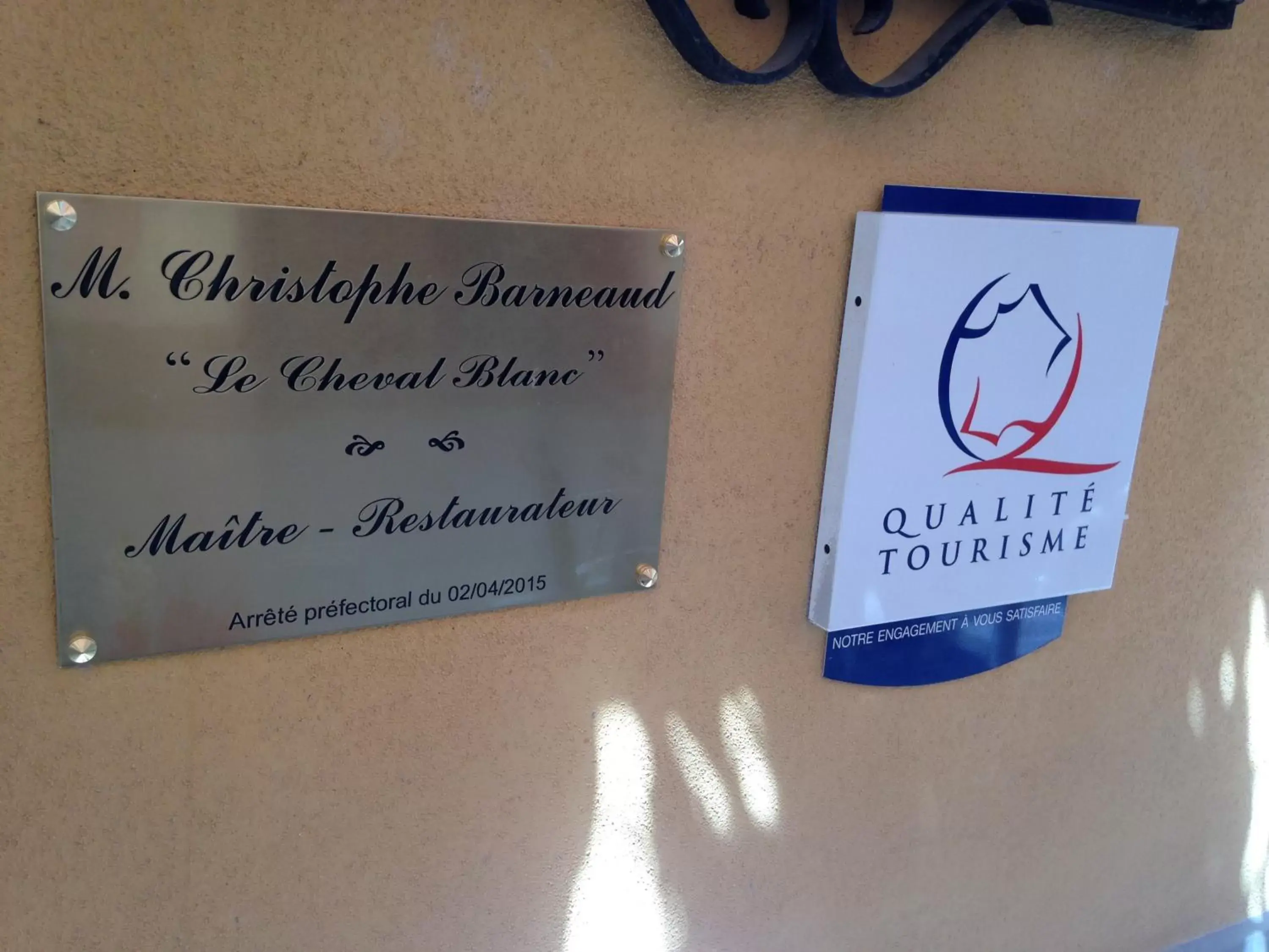 Logo/Certificate/Sign in Hôtel Du Cheval Blanc