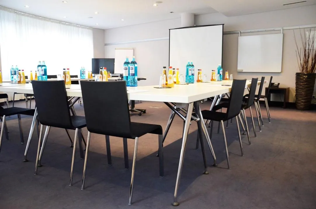 Dining area in Bristol Hotel - Frankfurt City Centre - Central