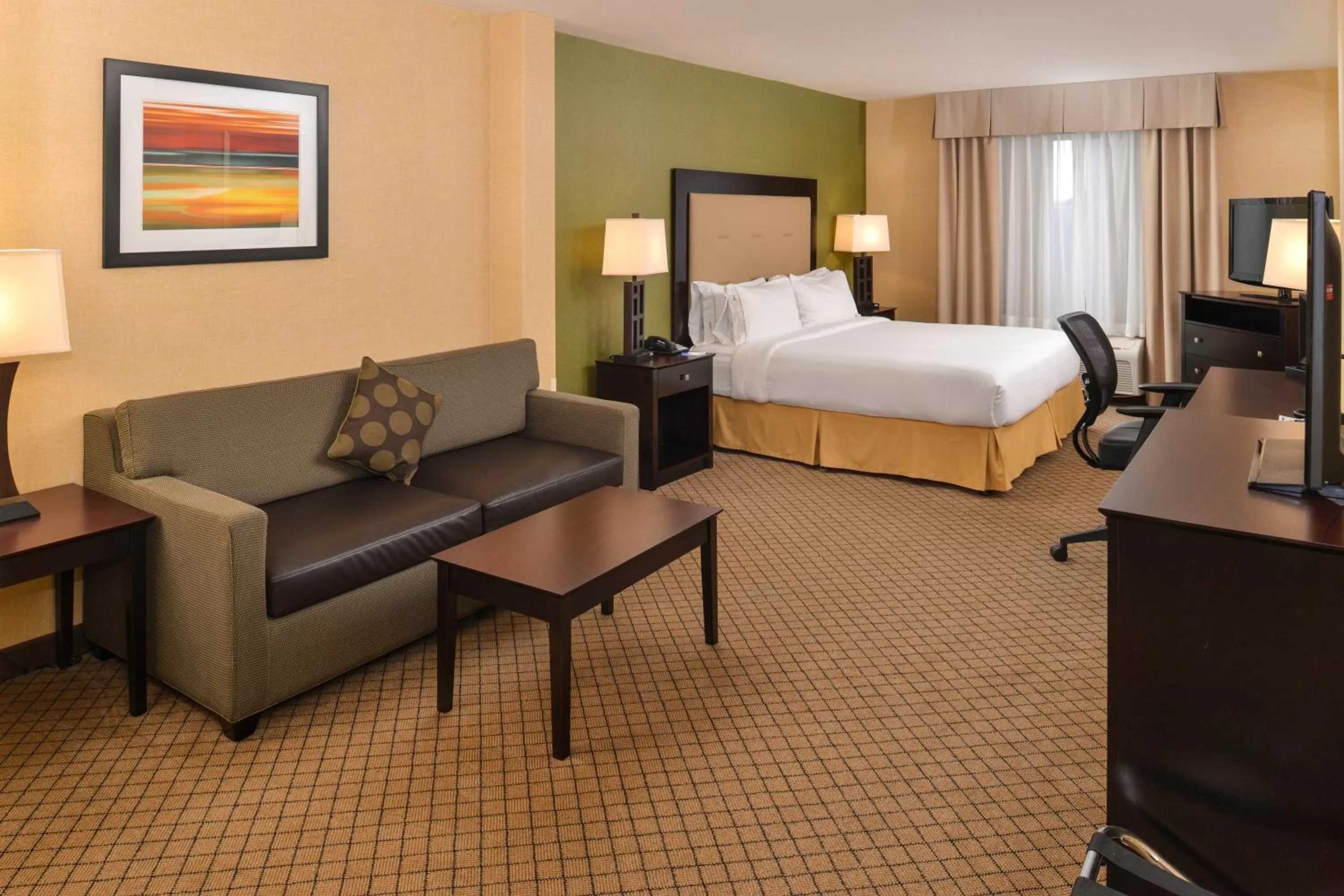 Bed in Holiday Inn Express Woodland by IHG