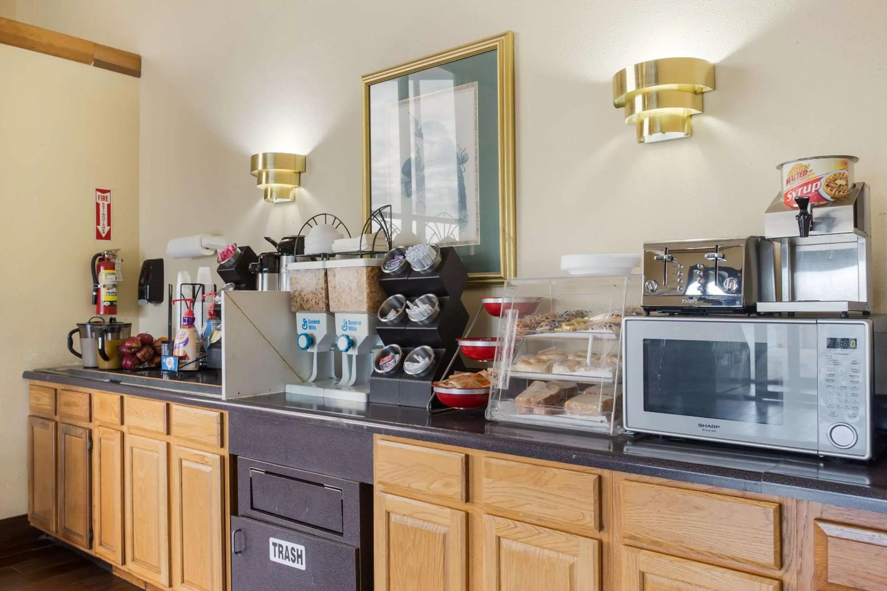 Restaurant/places to eat, Kitchen/Kitchenette in Econo Lodge Saint Robert