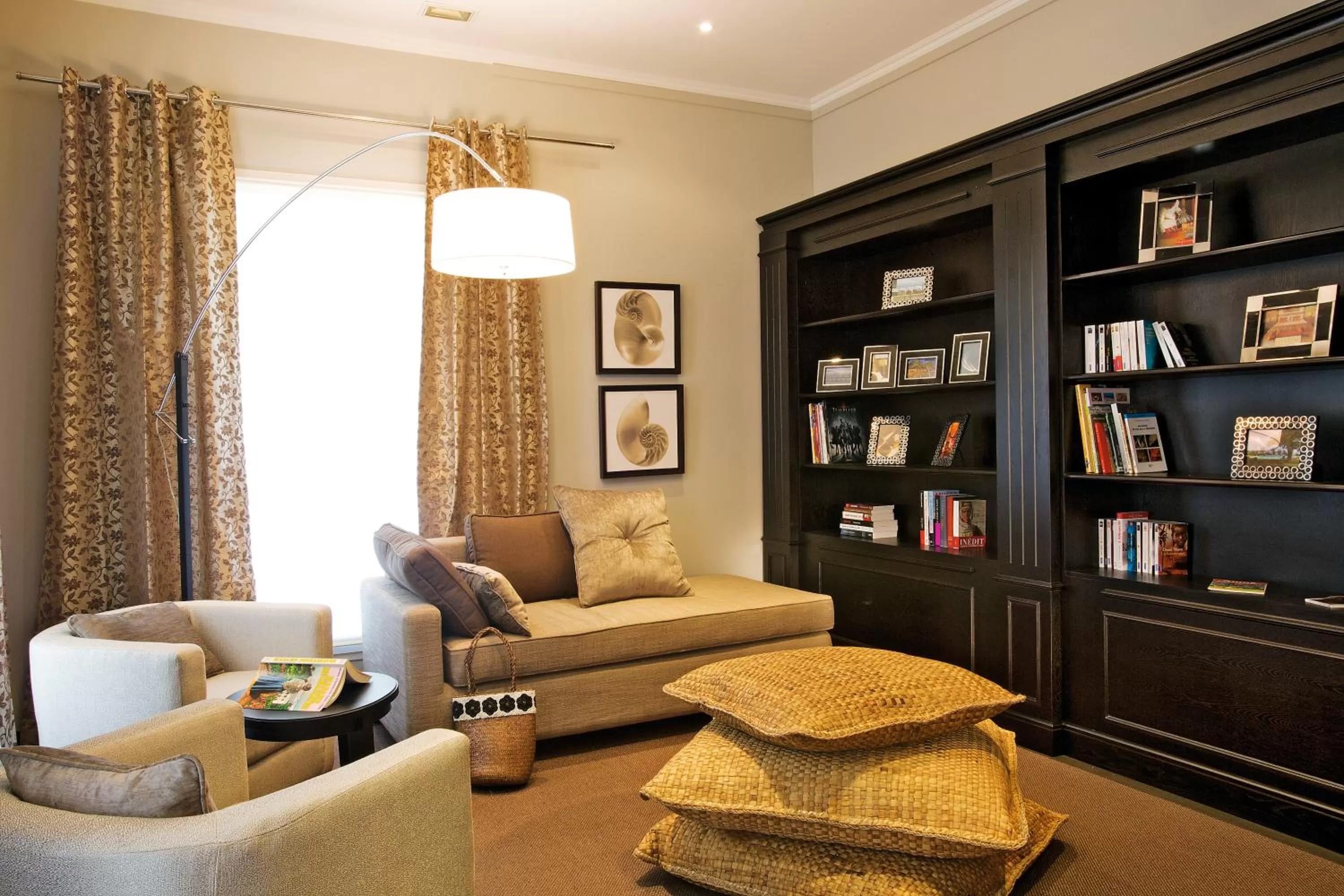 Library in LUX* Saint Gilles Resort