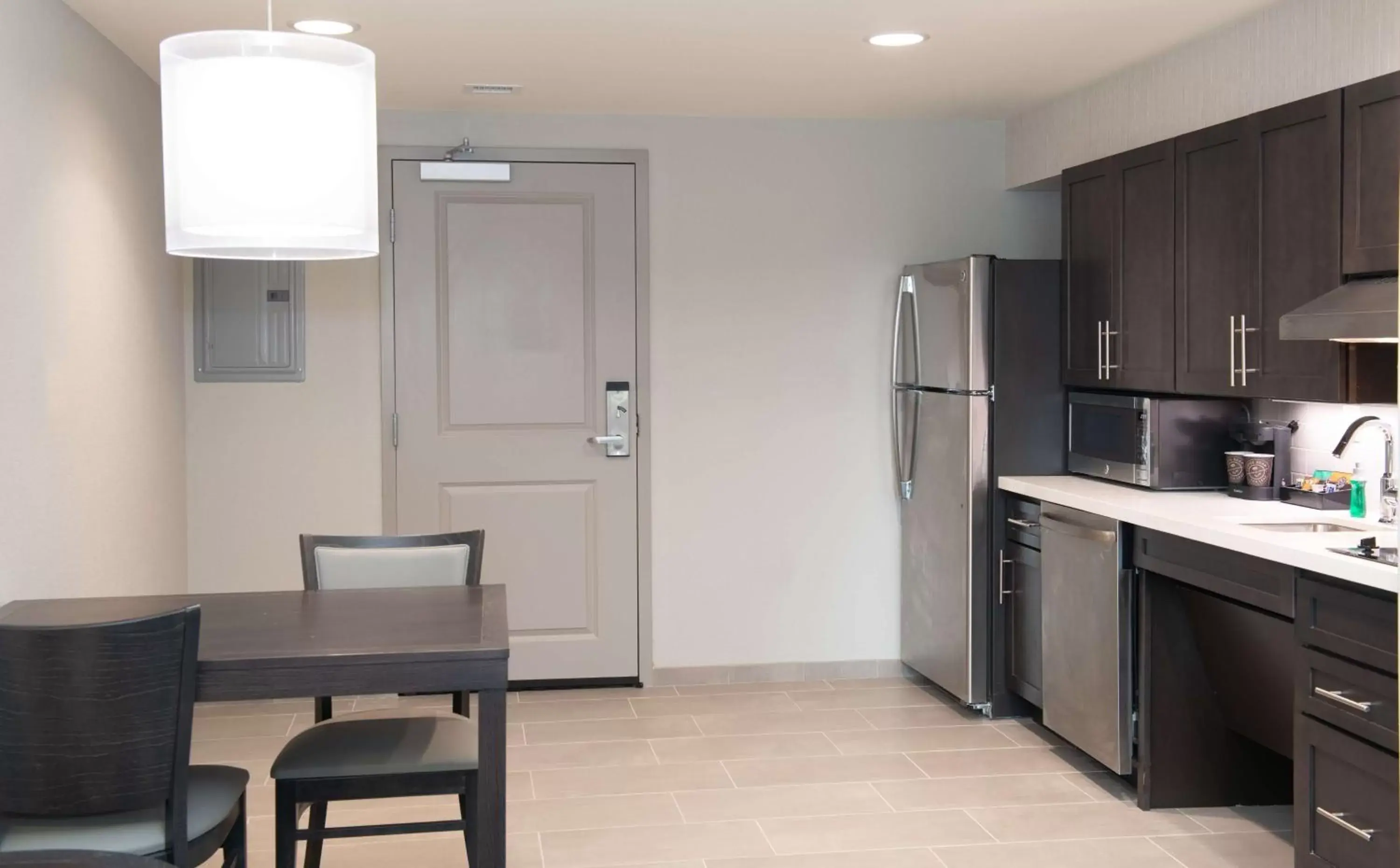 Kitchen or kitchenette, Kitchen/Kitchenette in Homewood Suites By Hilton North Charleston