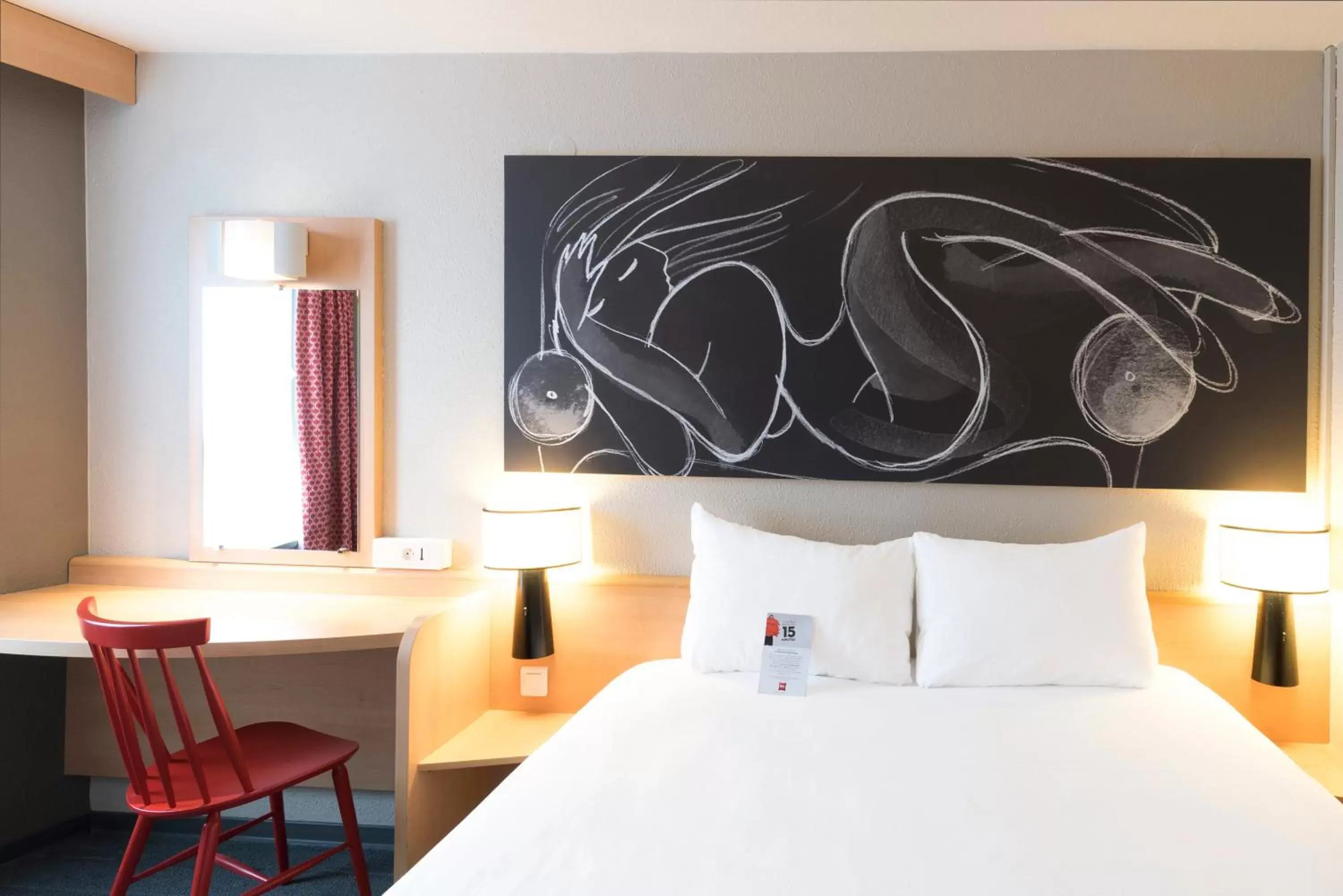 Bedroom, Bed in ibis Reims Centre