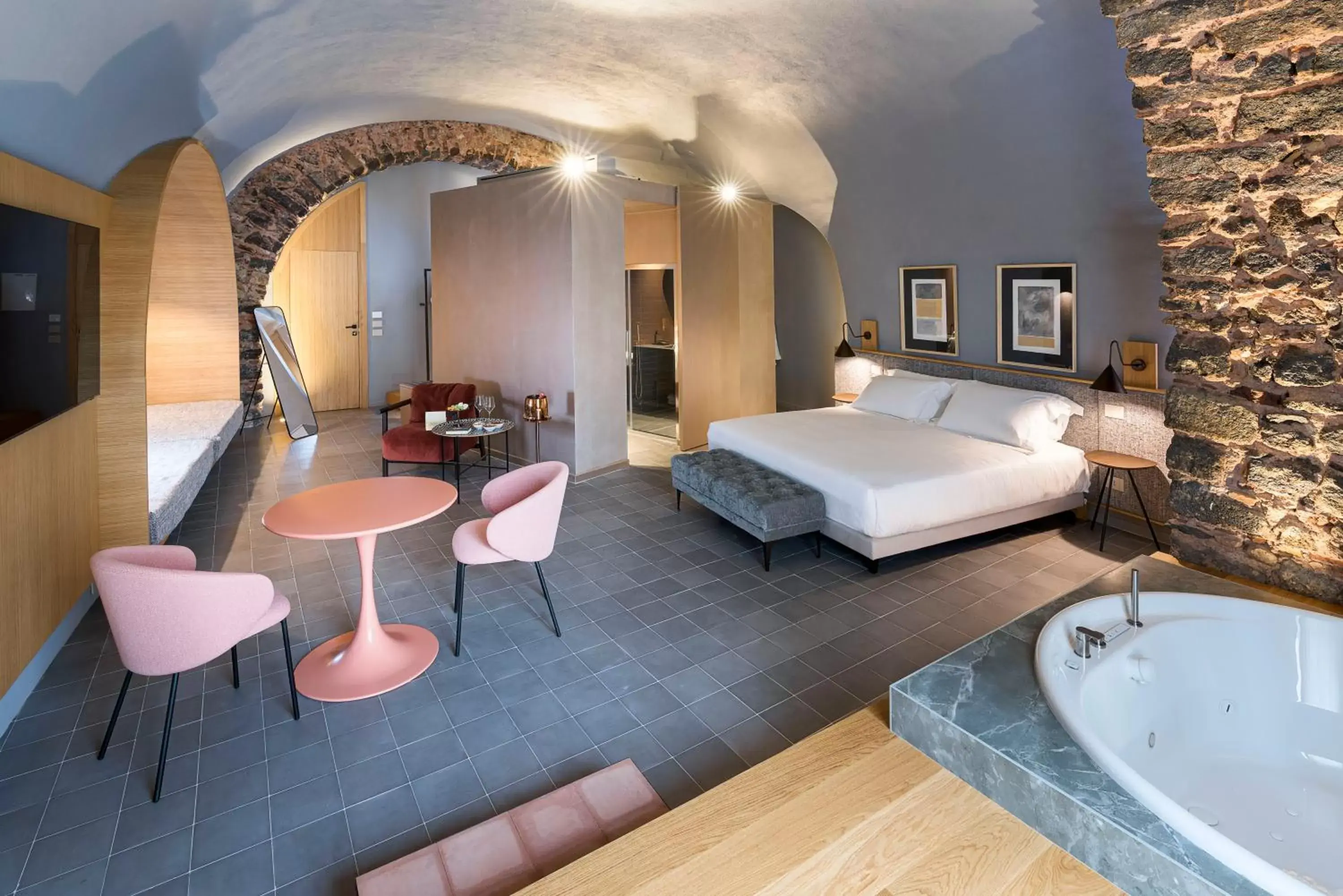 Photo of the whole room in BASTIÒ PRIVATE SUITES