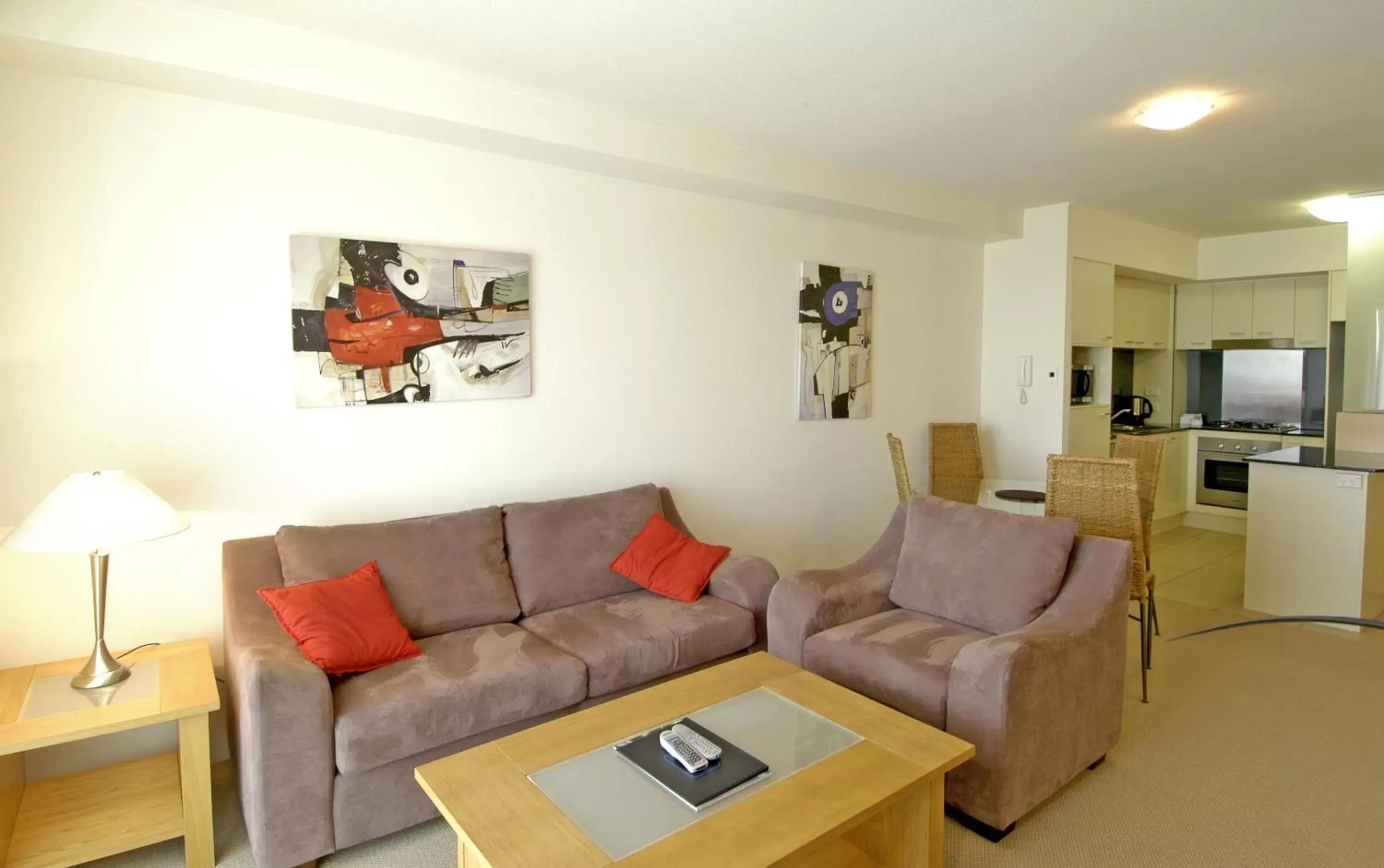 Living room, Seating Area in Mantra Broadbeach on the Park