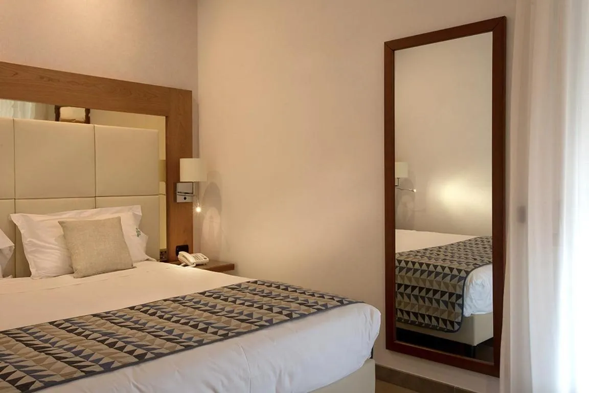 Bedroom, Bed in American Hotel