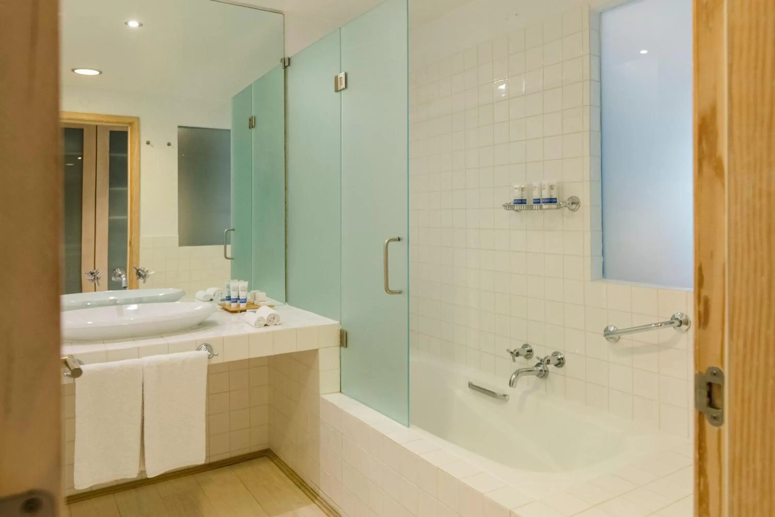 Bathroom in The Albatroz Hotel