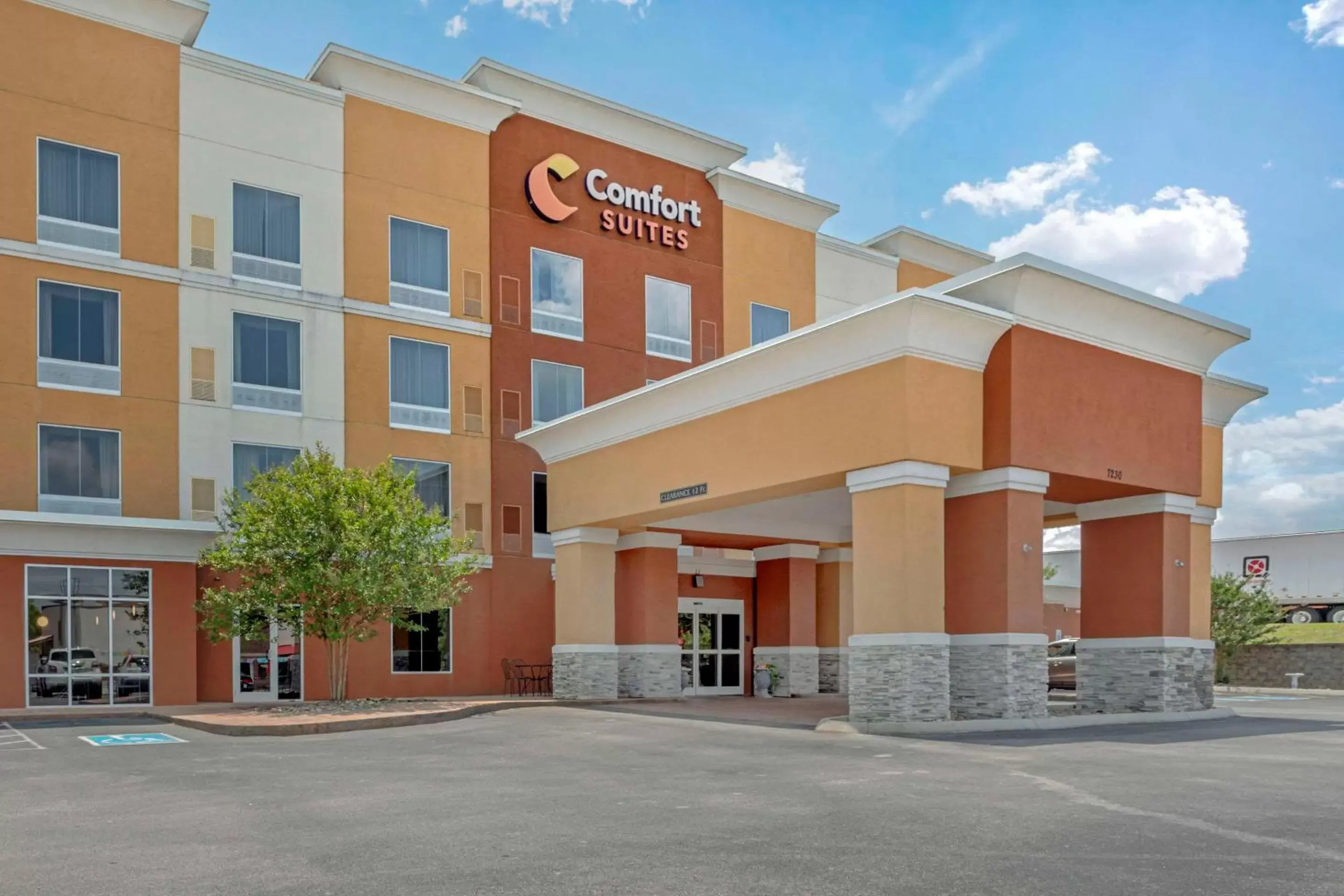 Property Building in Comfort Suites East Knoxville