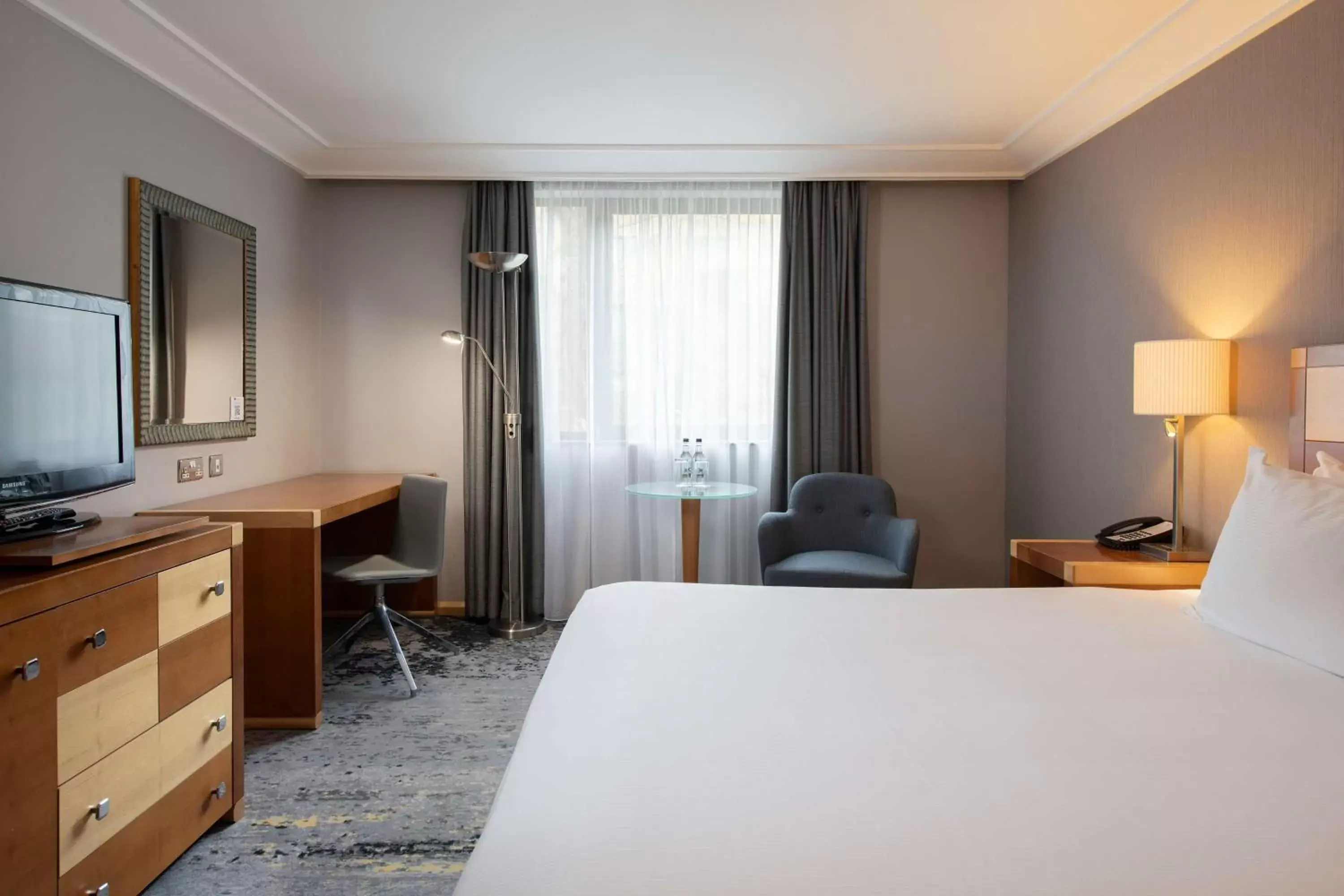 Bedroom, Bed in DoubleTree by Hilton Swindon Hotel