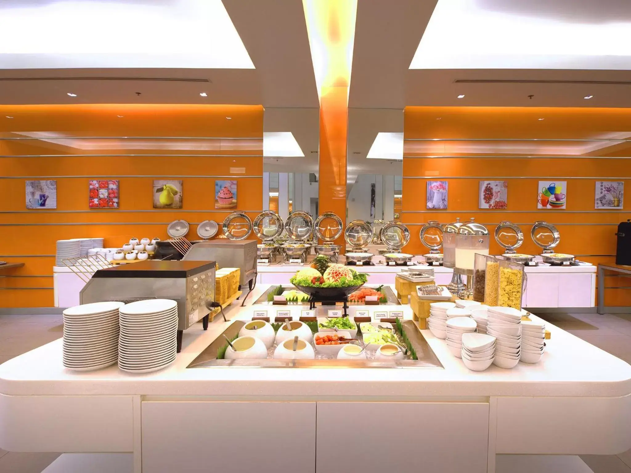 Restaurant/Places to Eat in Ibis Pattaya