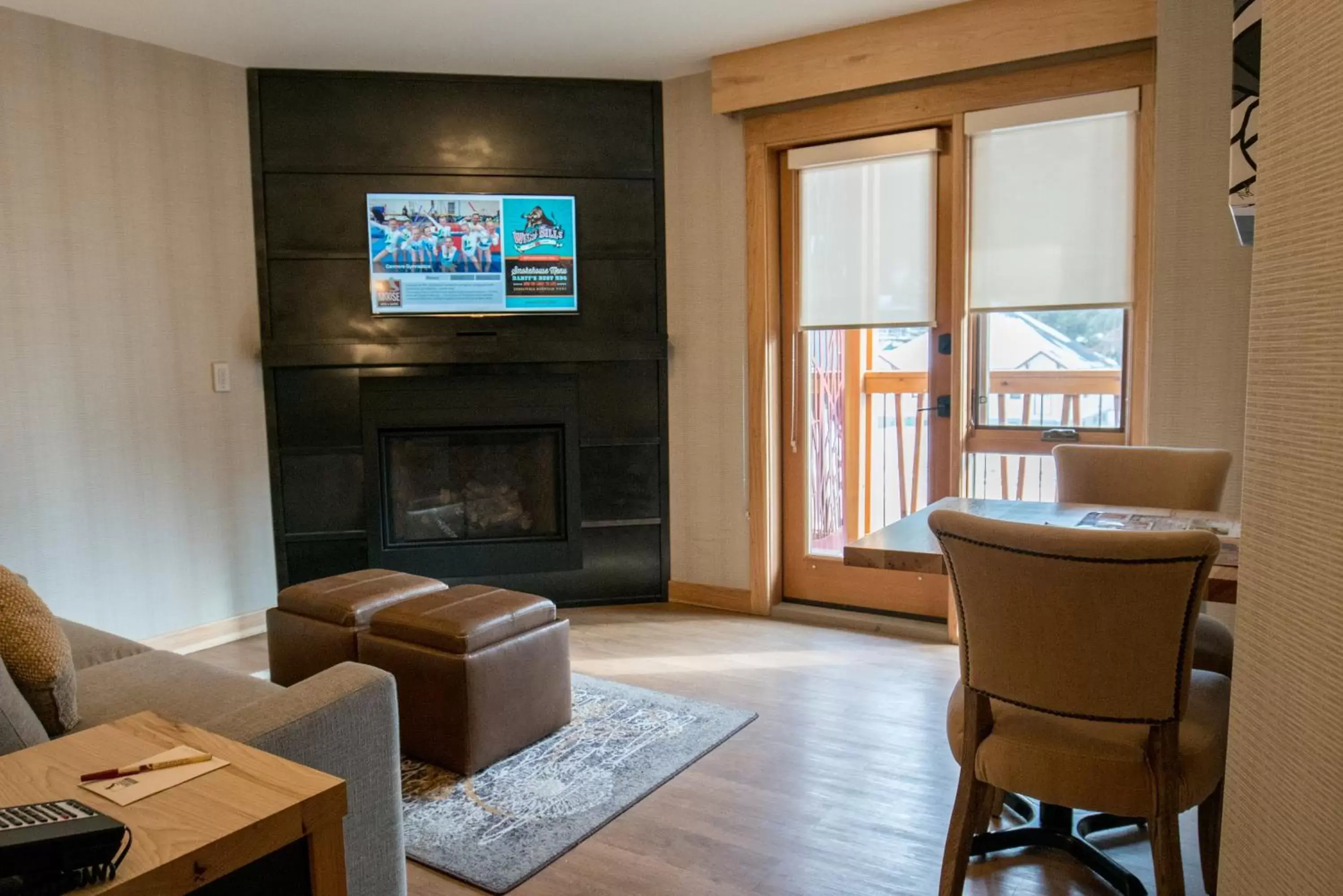 Living room in Moose Hotel and Suites