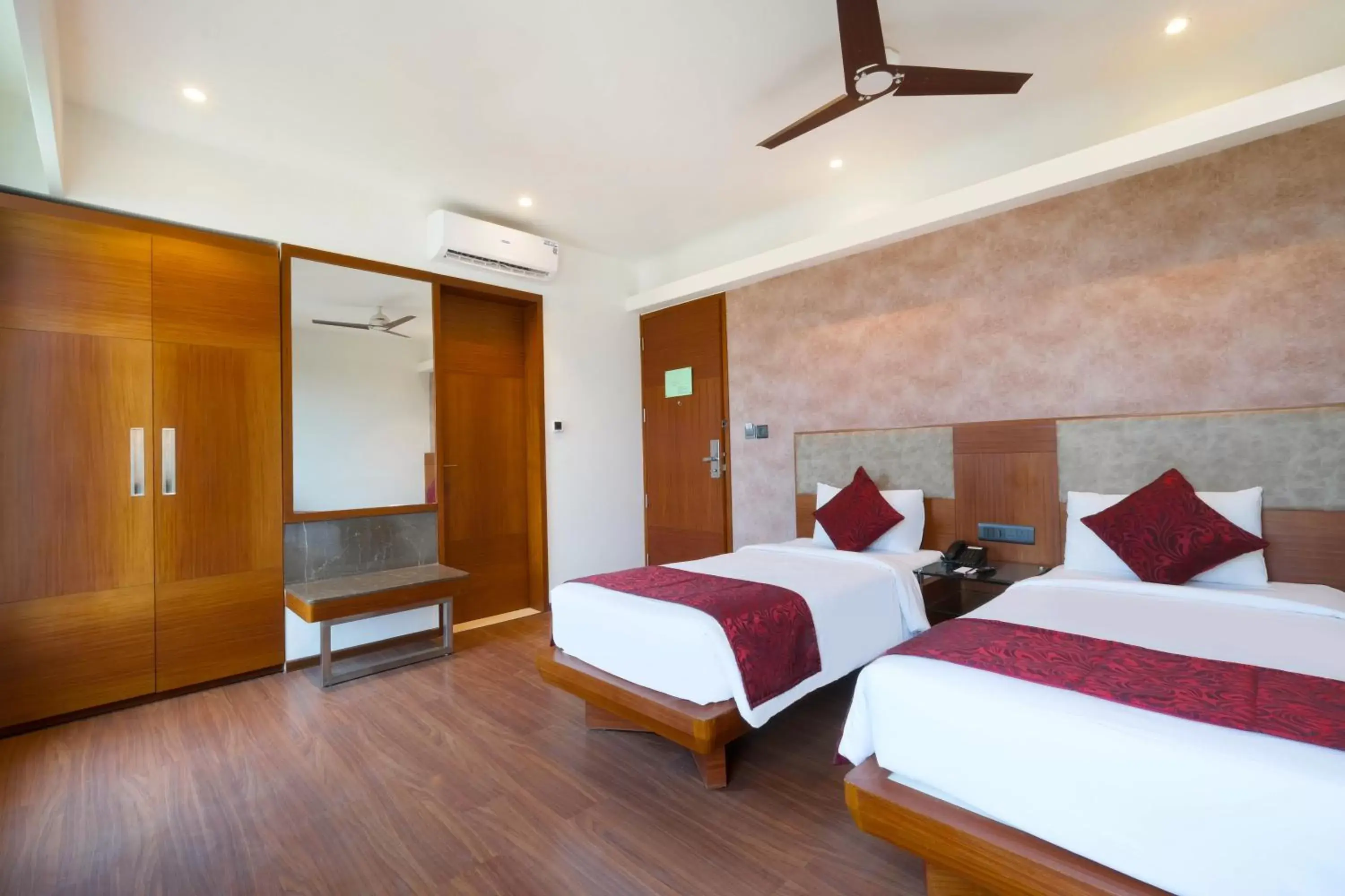 Bed in 7 Apple Hotel - Viman Nagar Pune