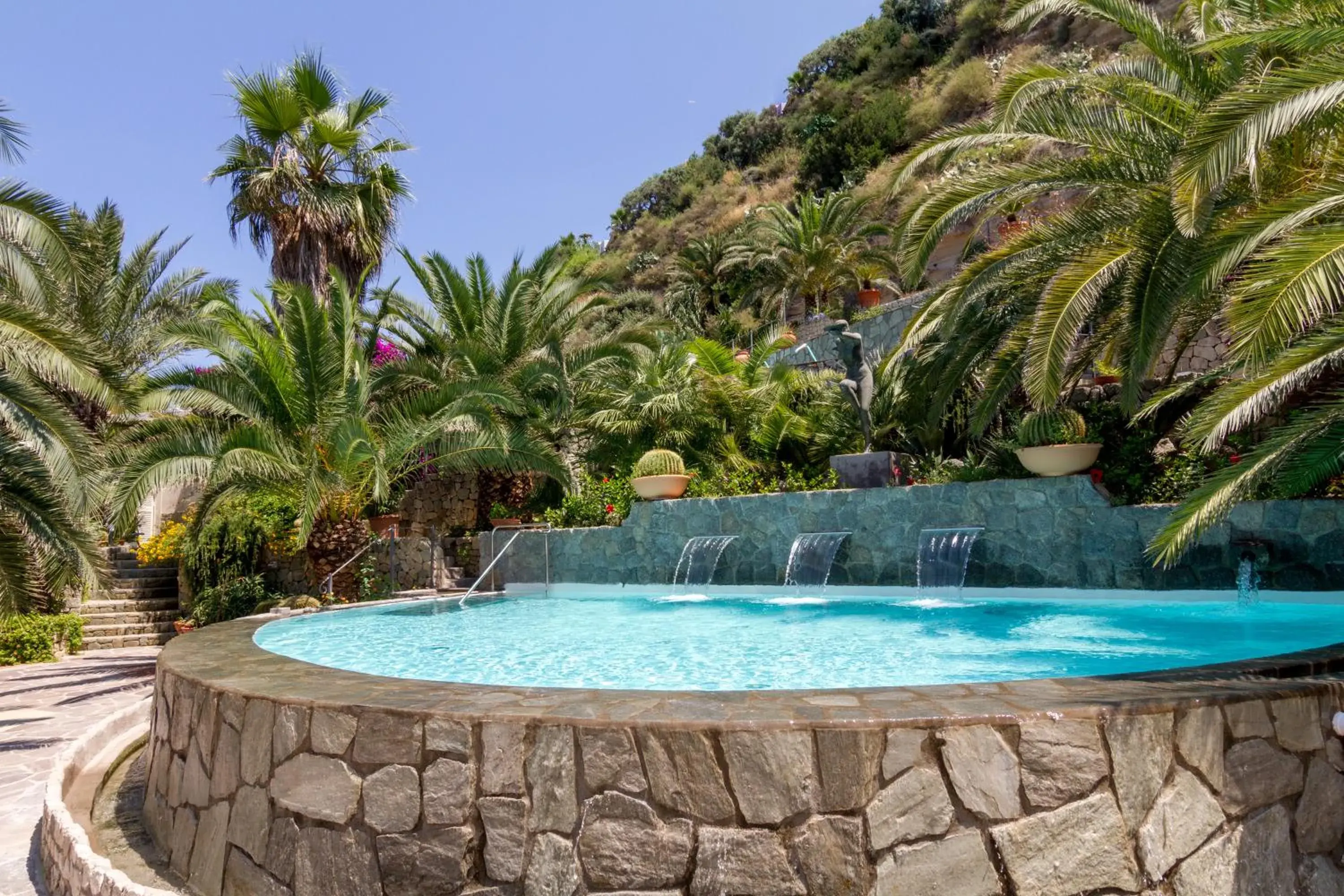 Solarium, Swimming Pool in Semiramis Hotel De Charme