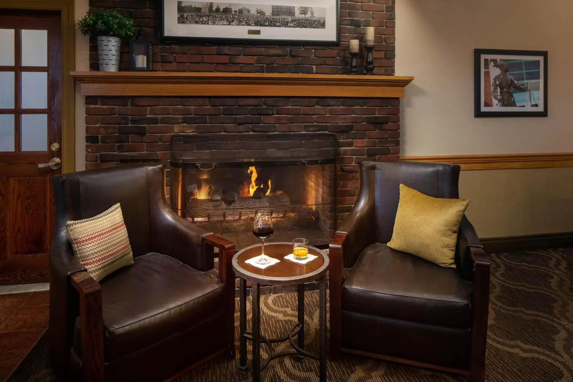 Lounge or bar, Seating Area in Best Western University Inn