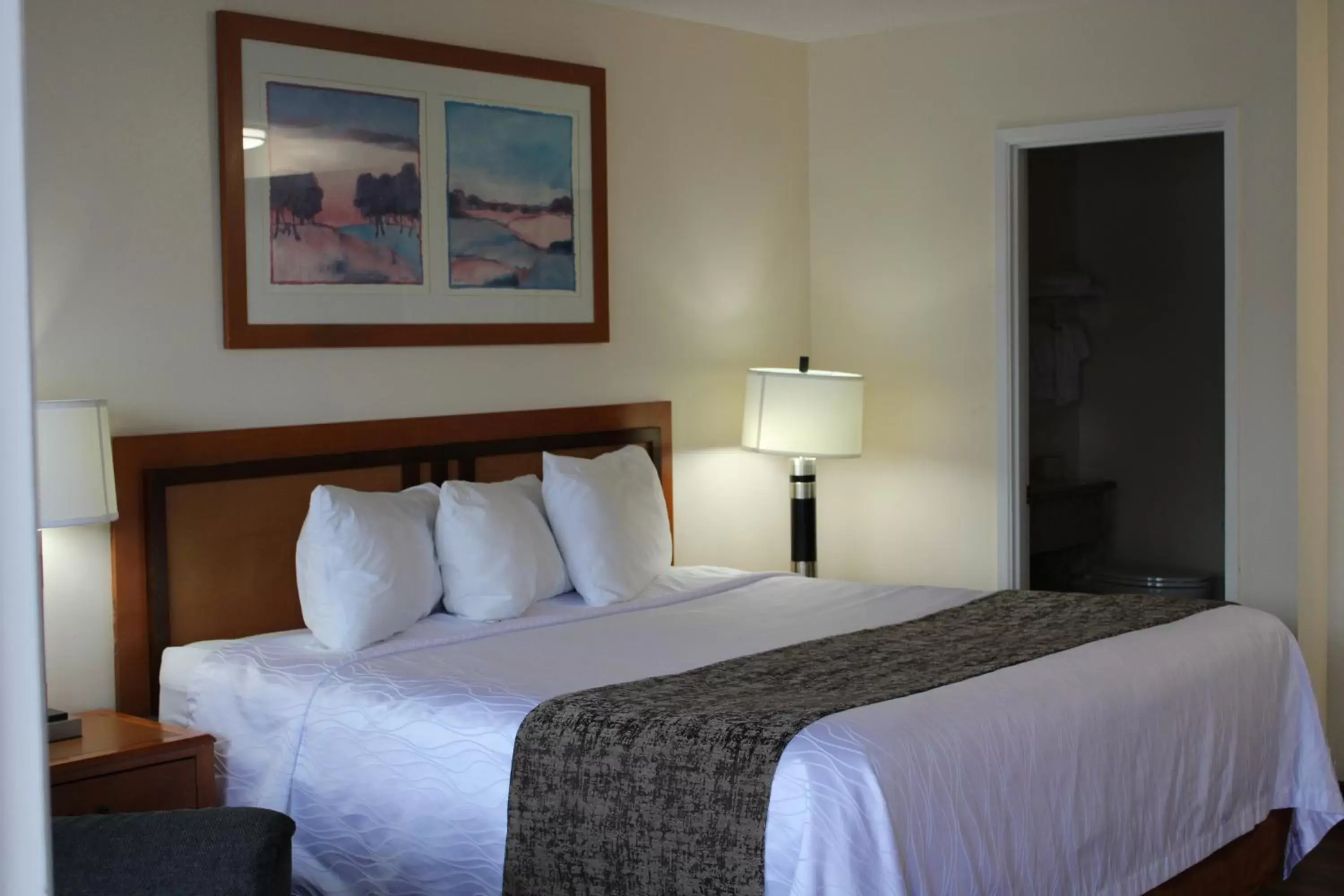 Bed in Scottish Inns Ashland Bed in Scottish Inns Ashland