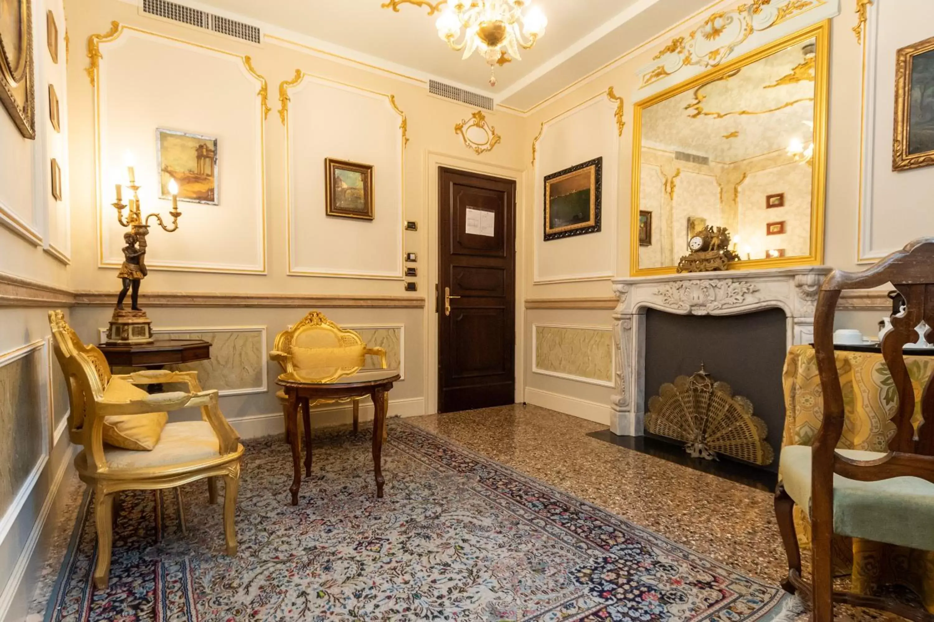 Bedroom in Palazzo Paruta & Wellness Suites