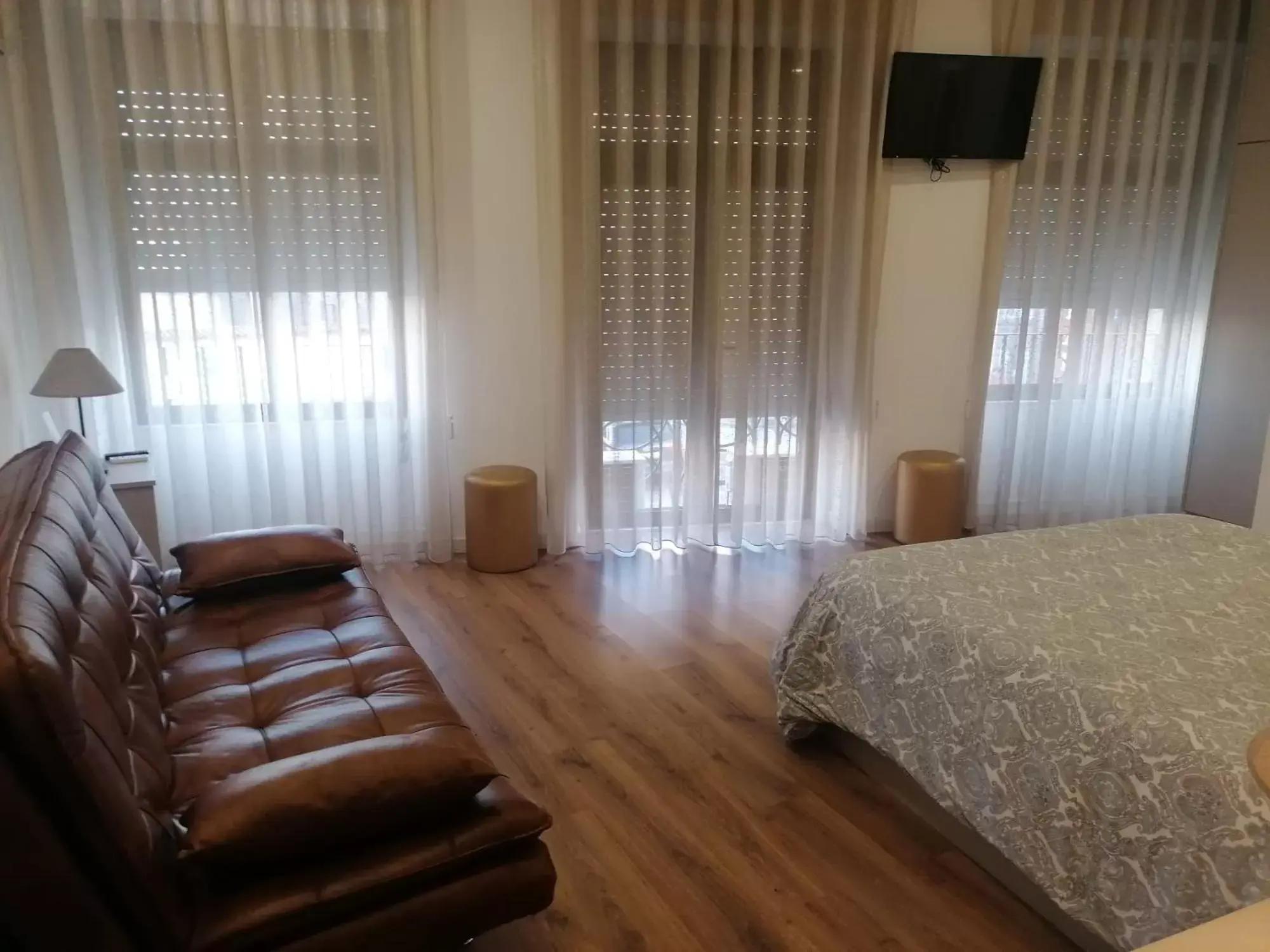 Bed, TV/Entertainment Center in HOSPEDARIA LONDRES