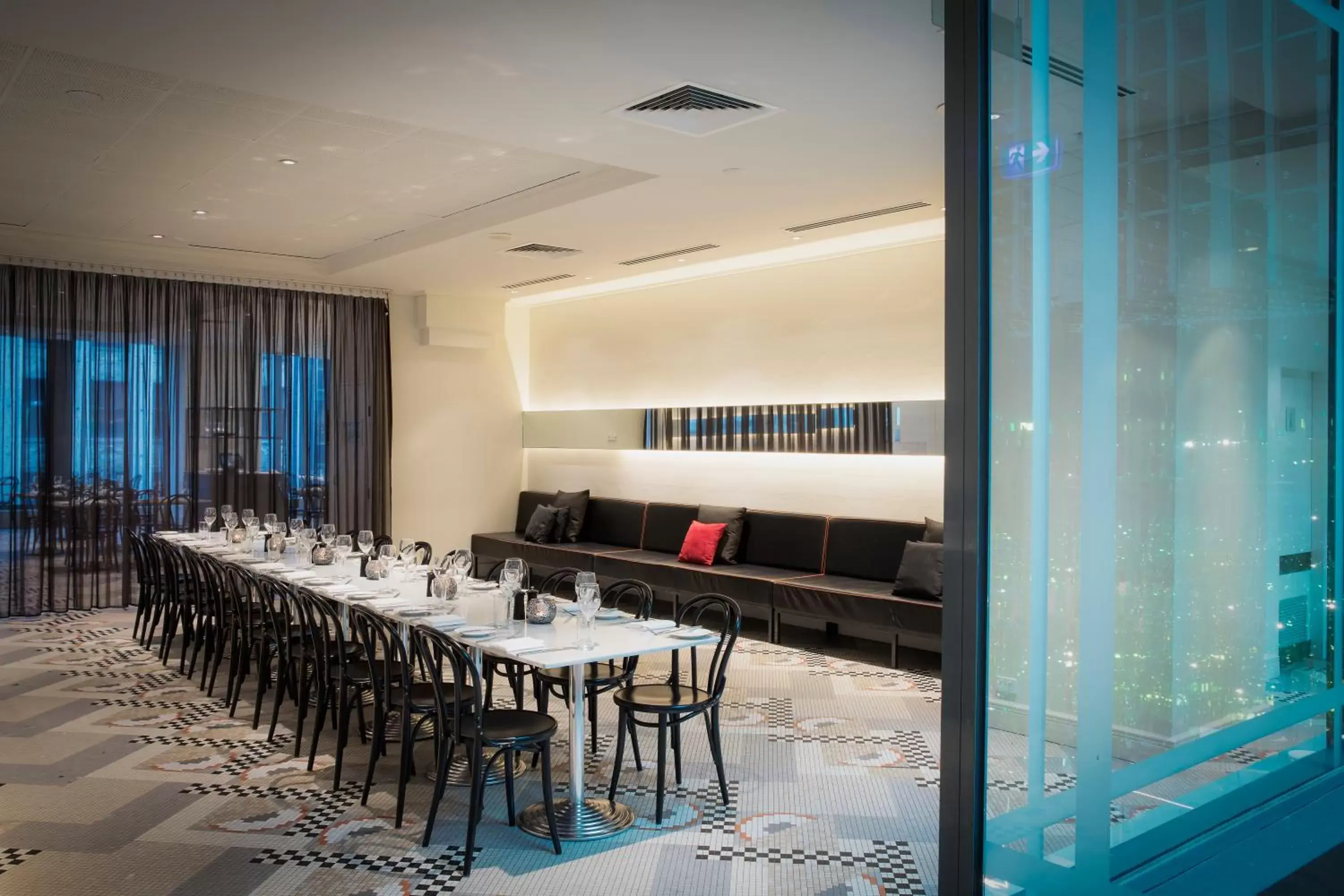 Restaurant/places to eat in Novotel Melbourne On Collins