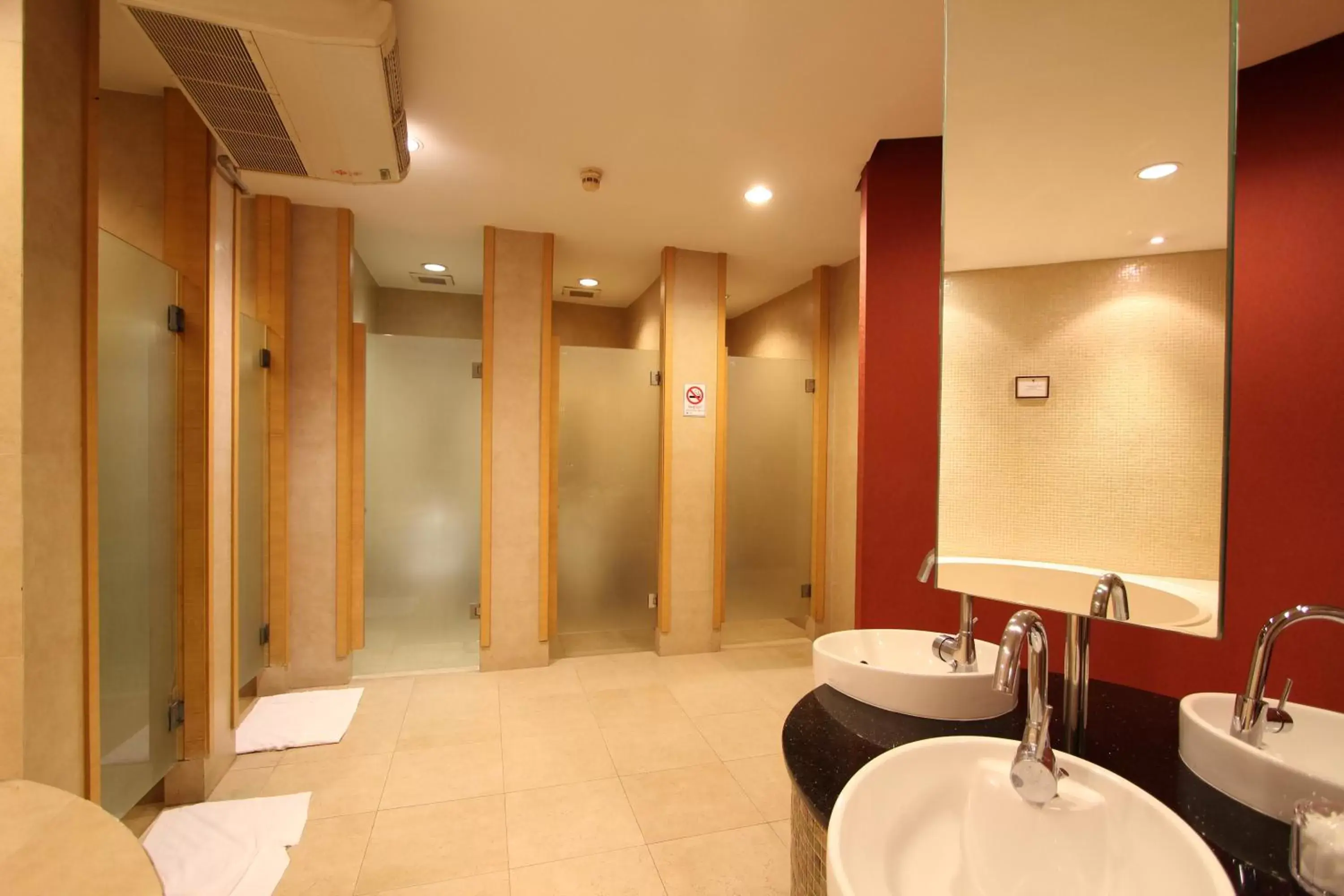 Toilet, Bathroom in Urbana Sathorn Hotel, Bangkok
