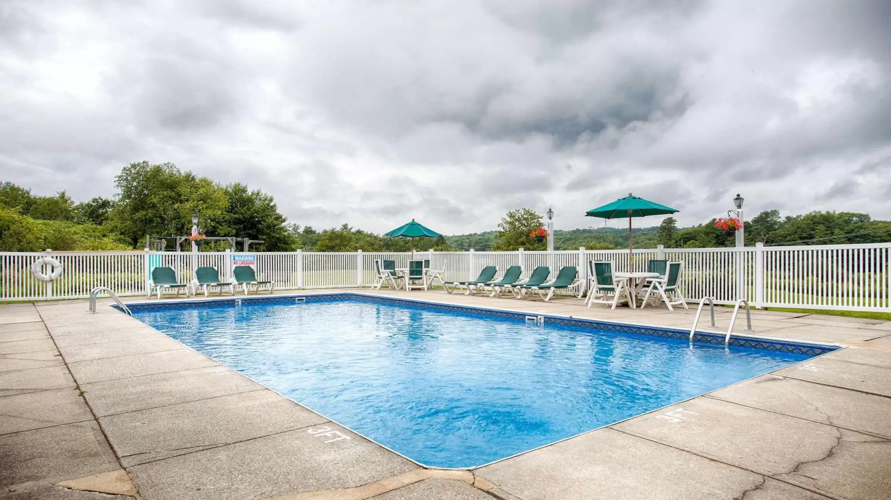 On site, Swimming Pool in Best Western - Freeport Inn