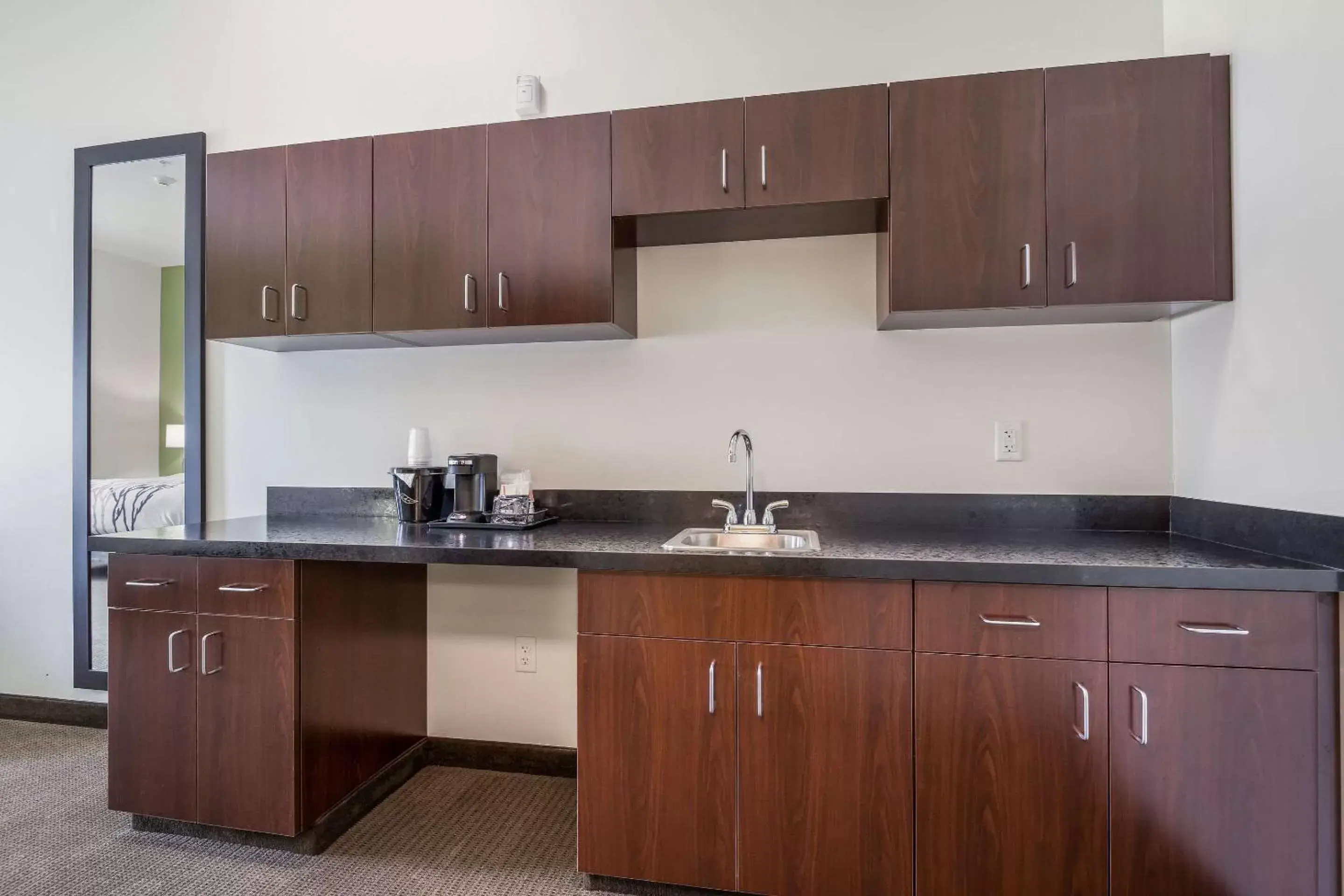 Photo of the whole room, Kitchen/Kitchenette in Sleep Inn & Suites Park City-Wichita North