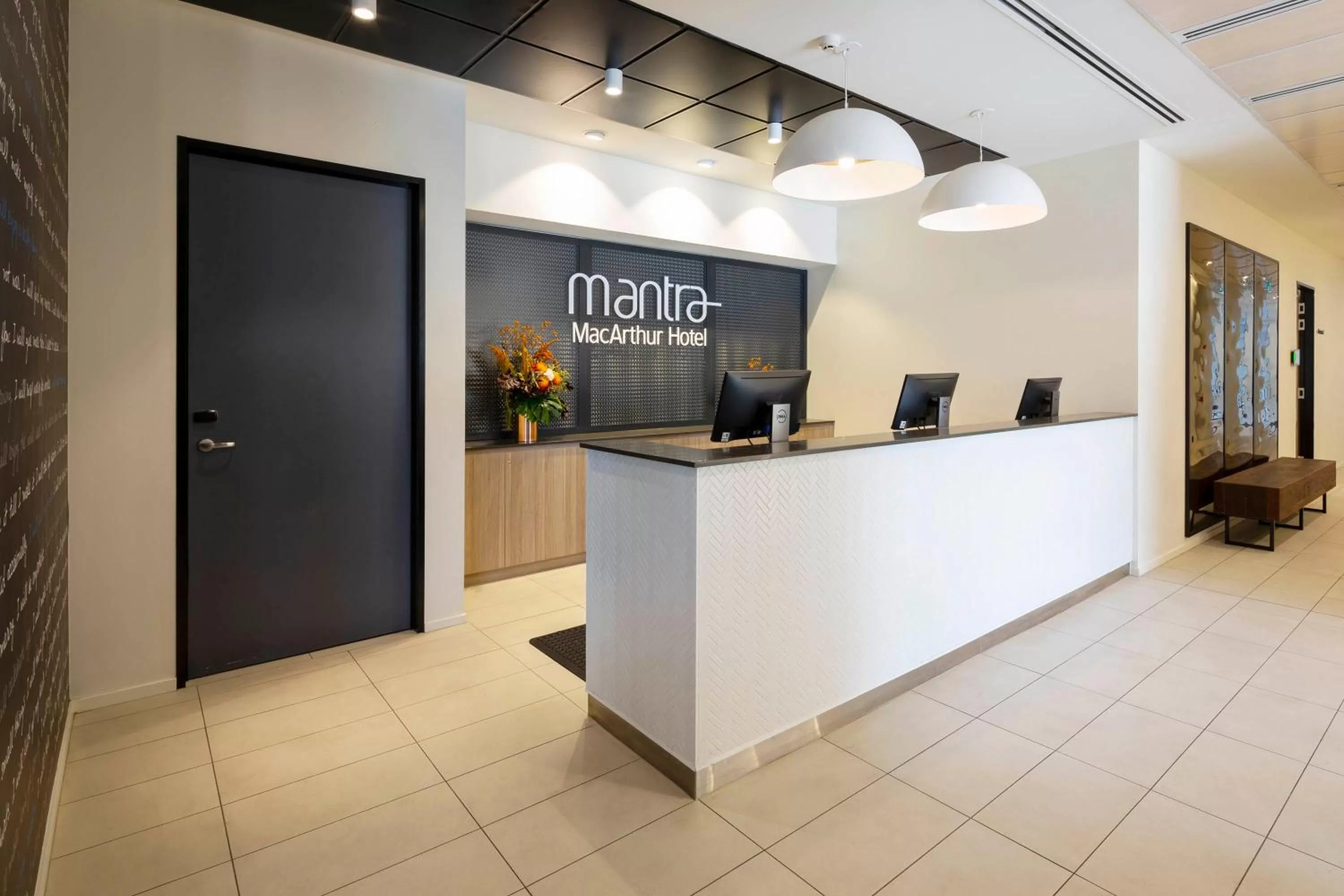 Lobby or reception in Mantra MacArthur Hotel