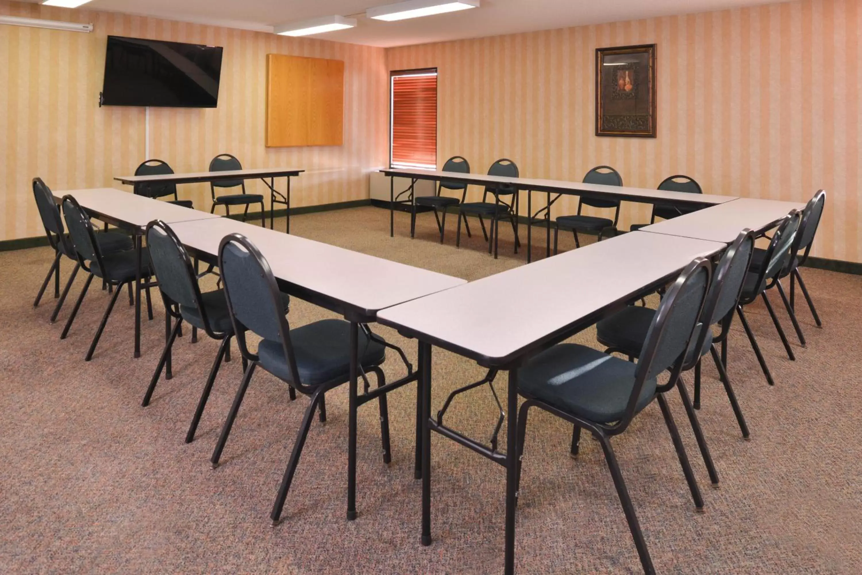 Meeting/conference room in New Victorian Inn & Suites Omaha