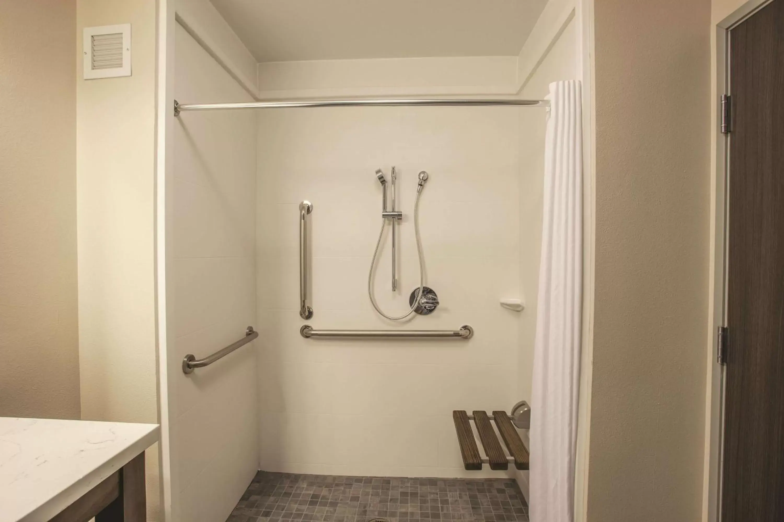 Shower, Bathroom in La Quinta by Wyndham Morgan Hill-San Jose South