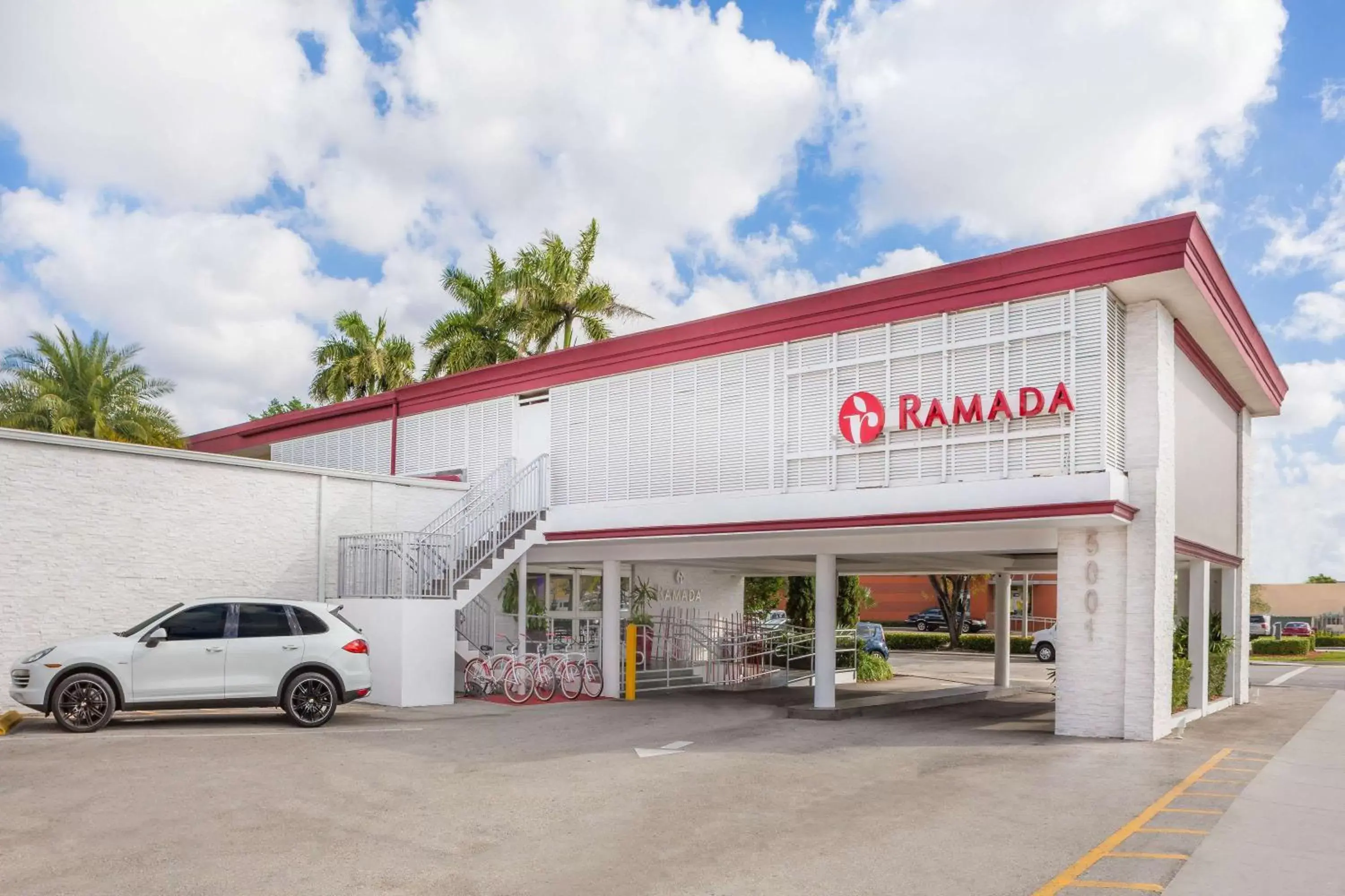 Property building in Ramada by Wyndham Miami Springs/Miami International Airport