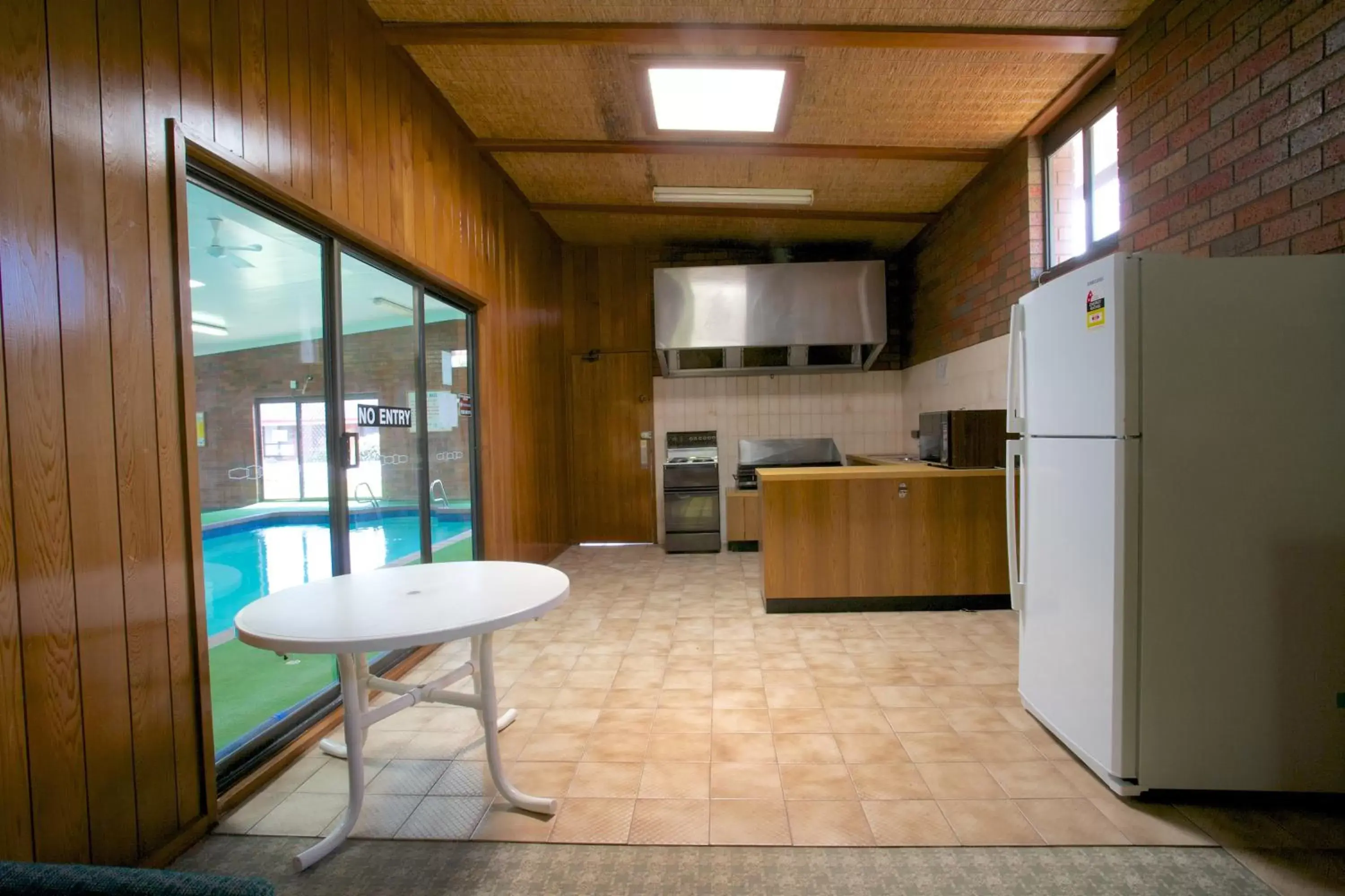 Activities, Kitchen/Kitchenette in Golden Grain Motor Inn