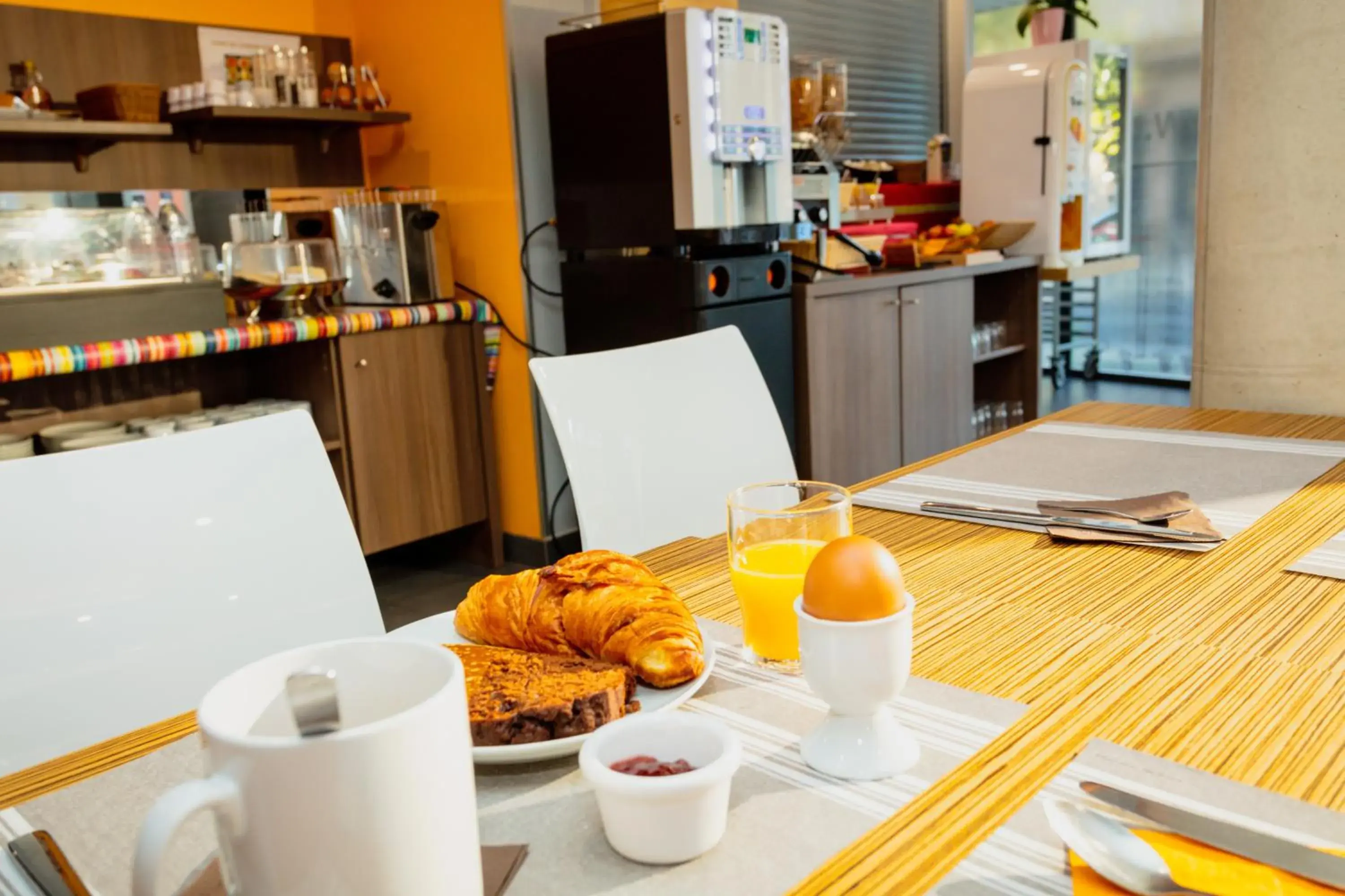 Buffet breakfast, Restaurant/Places to Eat in Appart-Hotel Mer & Golf City Perpignan Centre