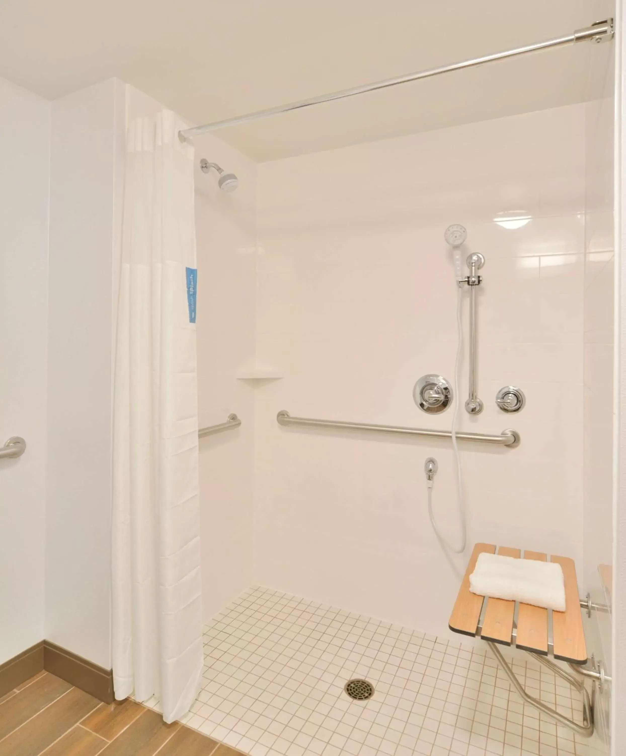 Bathroom in Hampton Inn & Suites Menomonie-UW Stout