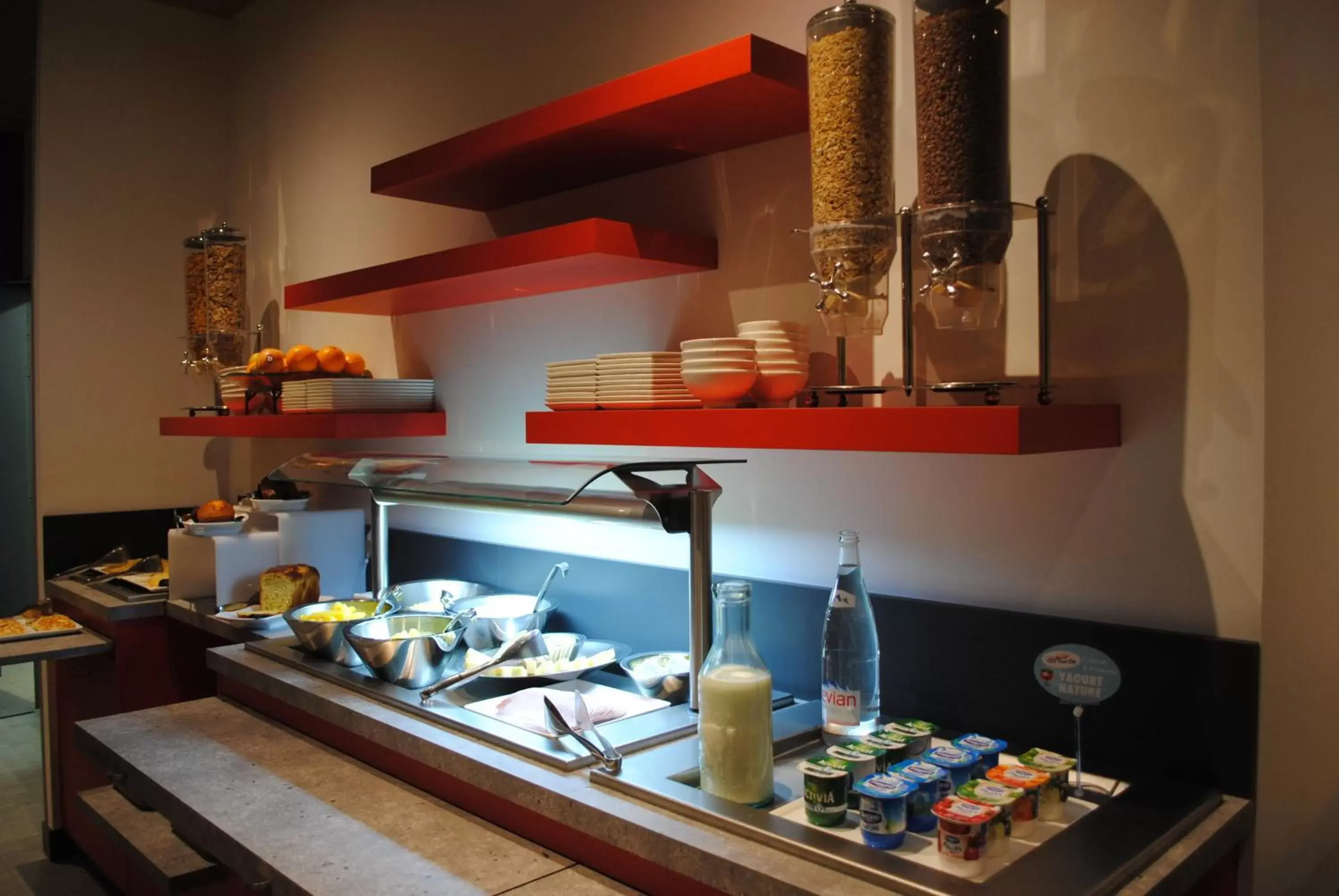 Restaurant/places to eat, Kitchen/Kitchenette in ibis Hyeres Centre