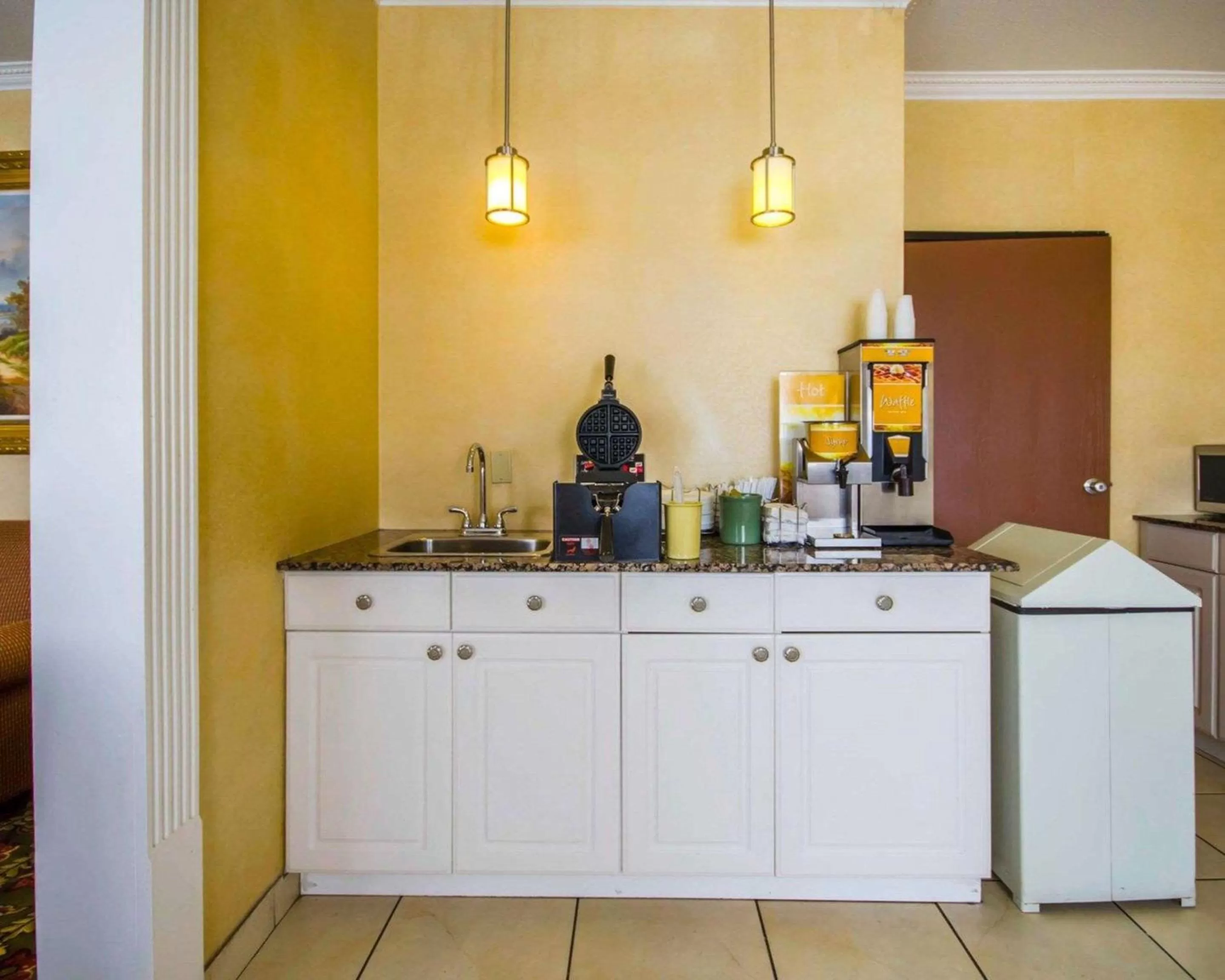 Restaurant/places to eat in Quality Inn Evansville Eastland Area