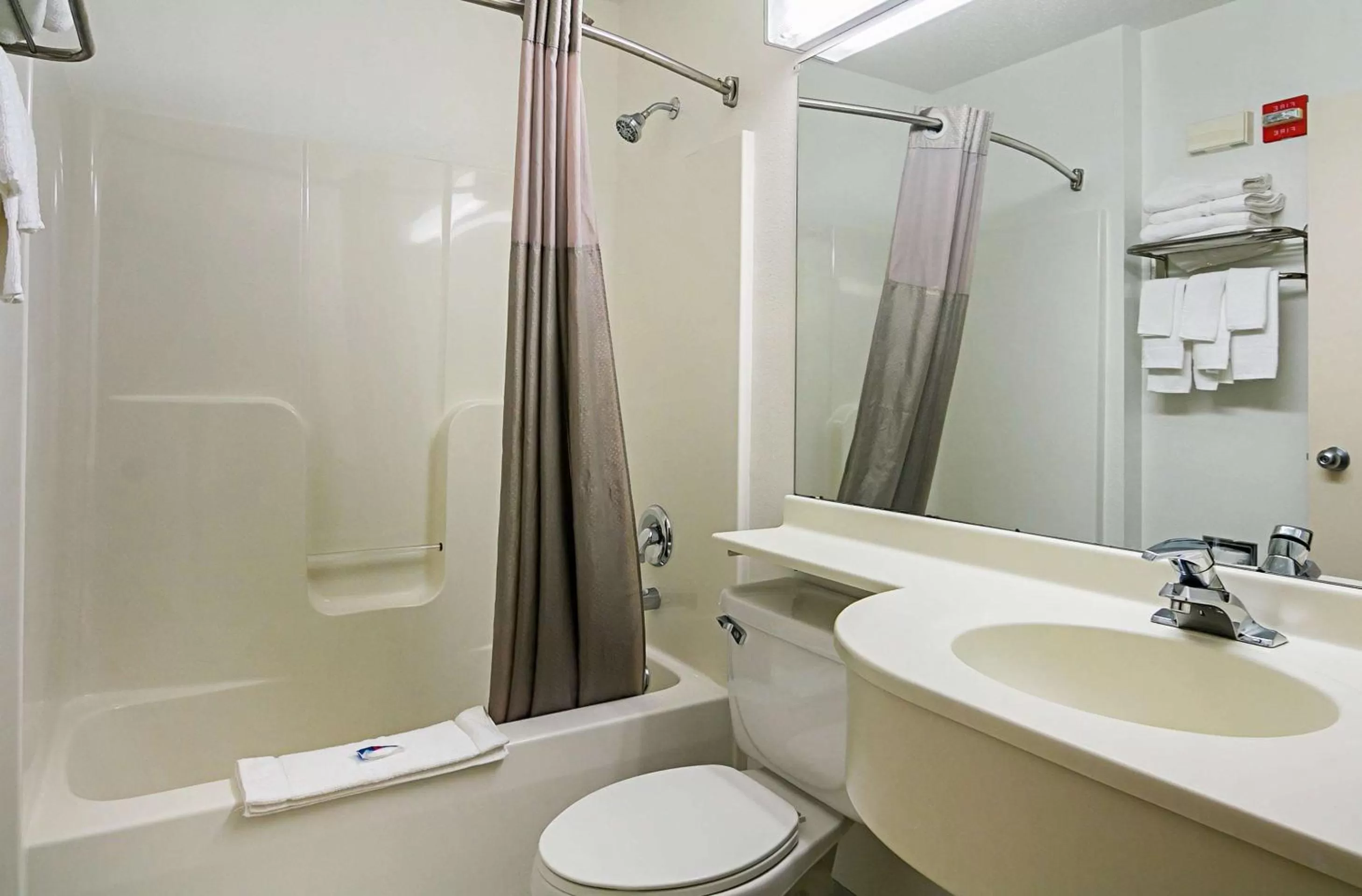 Queen Room - Disability Access in Motel 6-Sycamore, IL